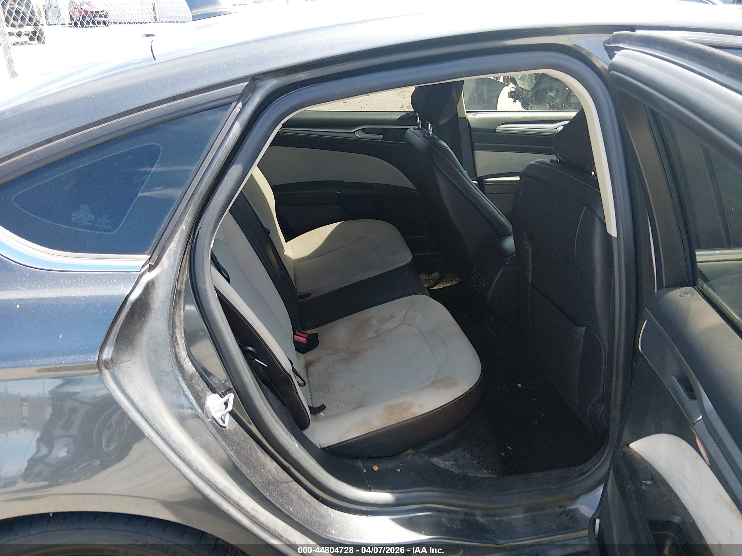 FORD FUSION image 8