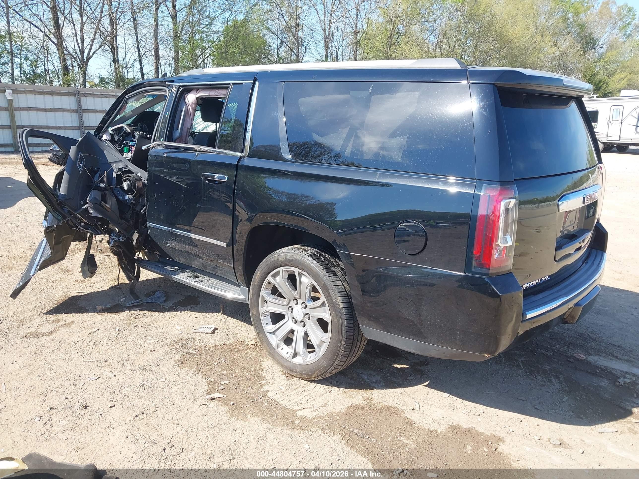 GMC YUKON image 3