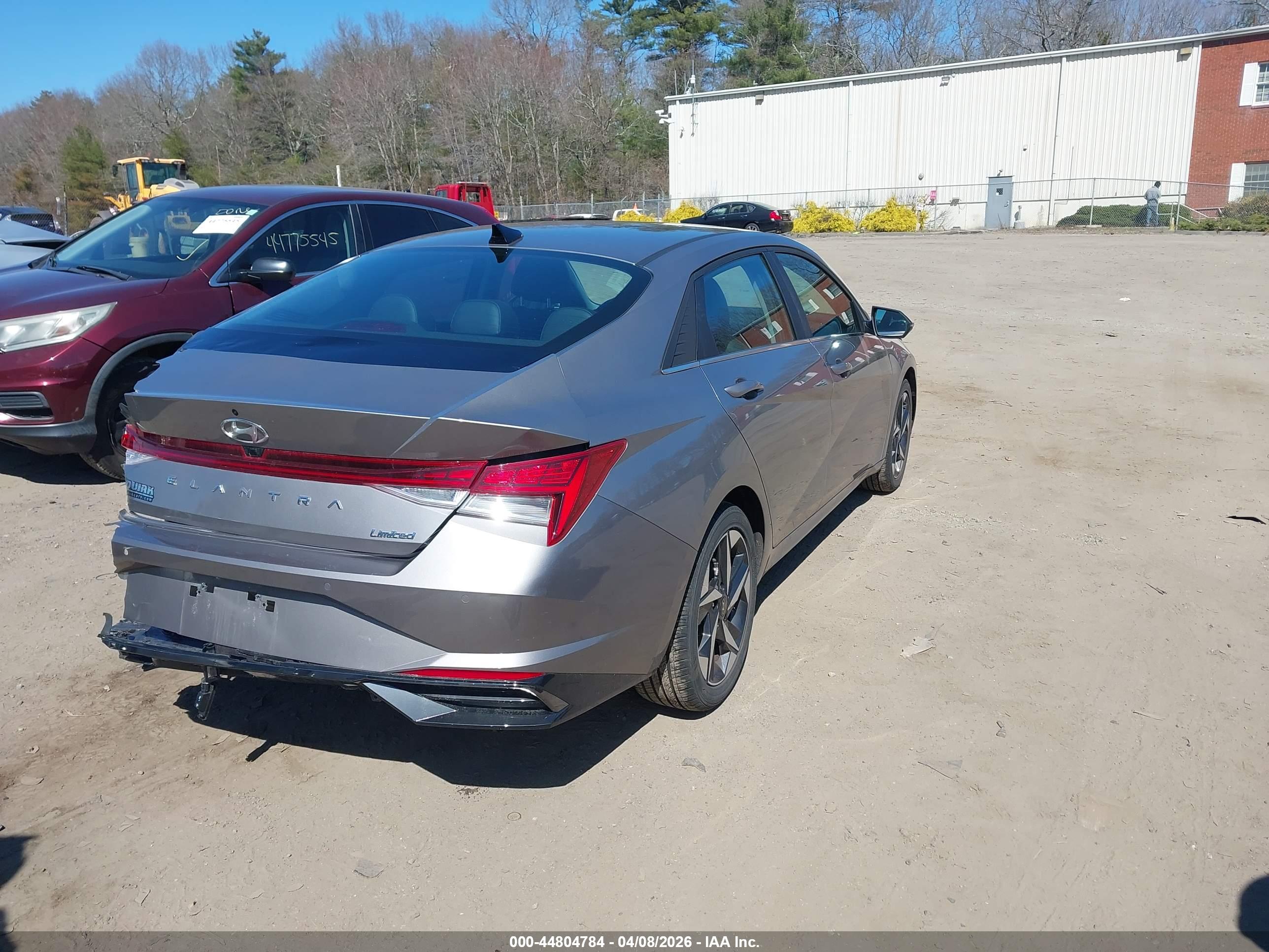 HYUNDAI ELANTRA image 4