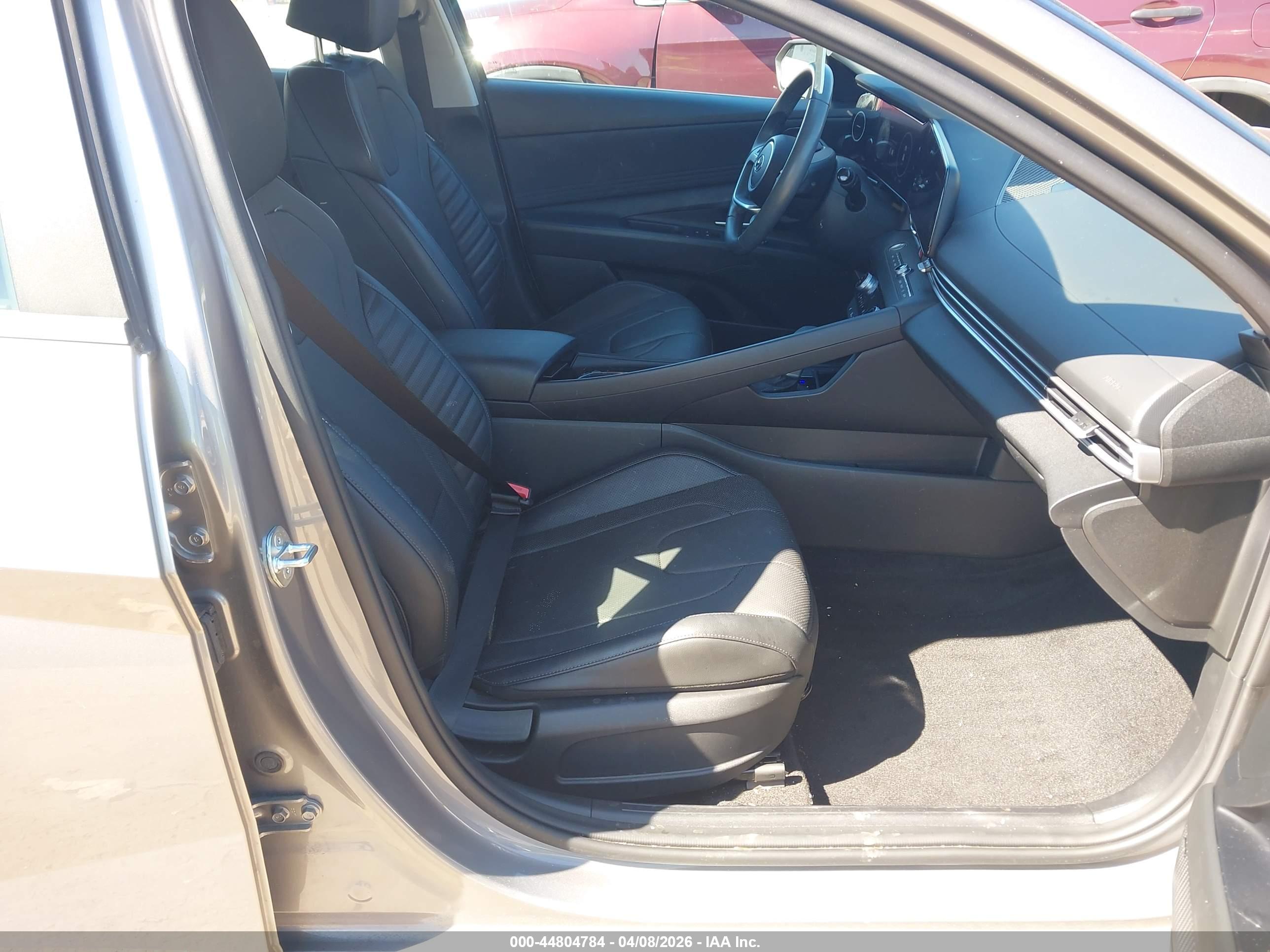 HYUNDAI ELANTRA image 5