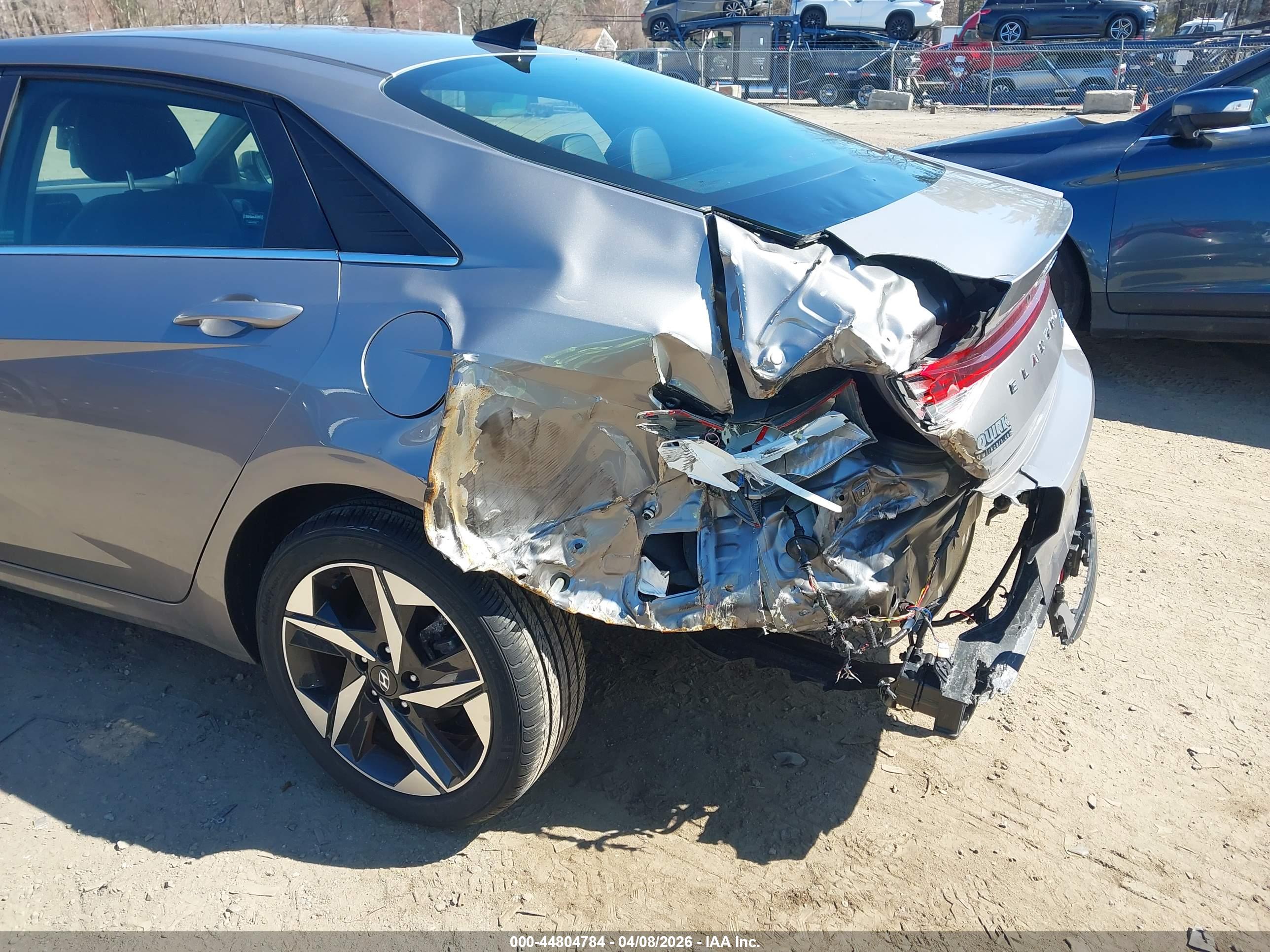 HYUNDAI ELANTRA image 6