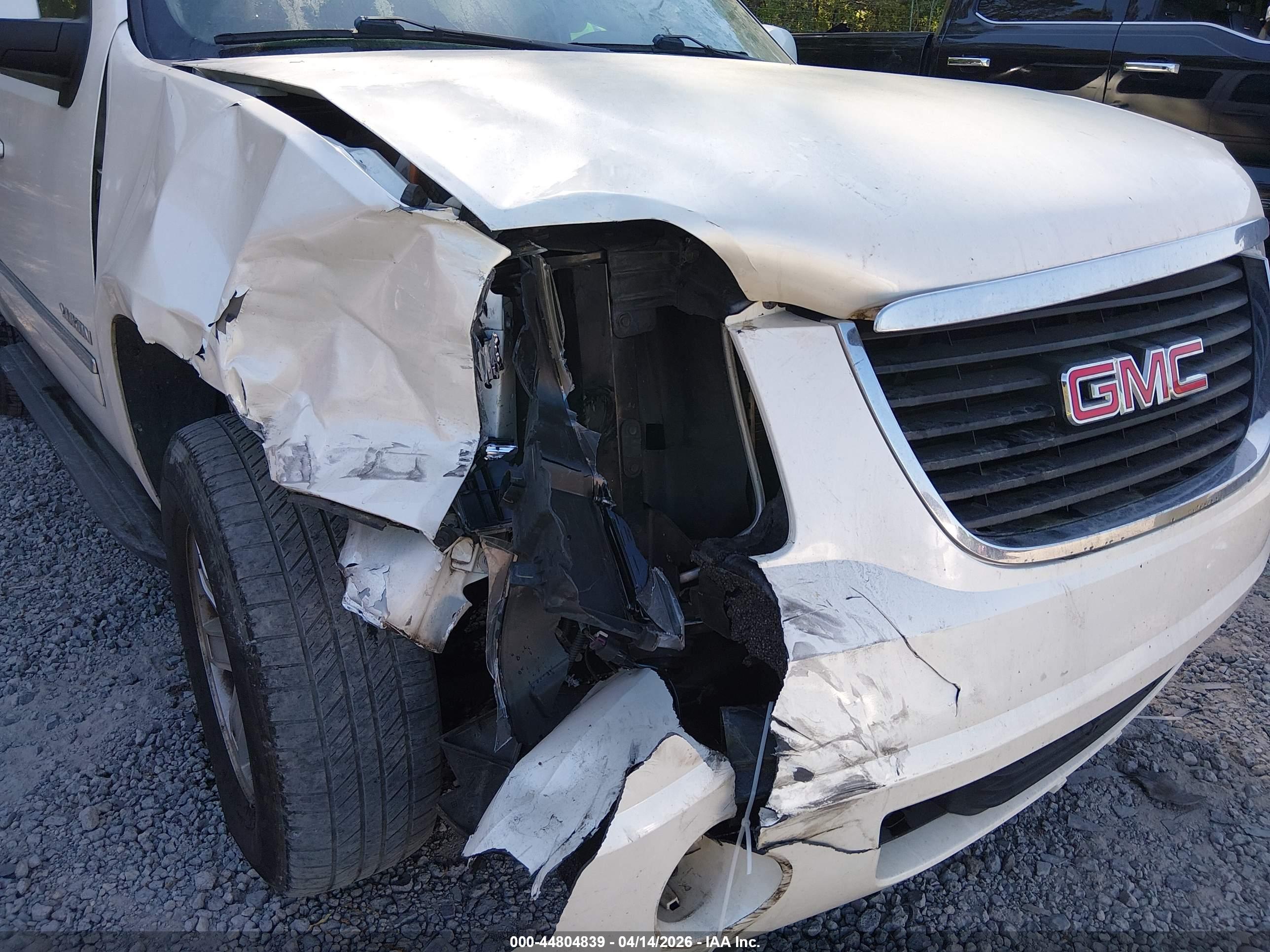 GMC YUKON image 6
