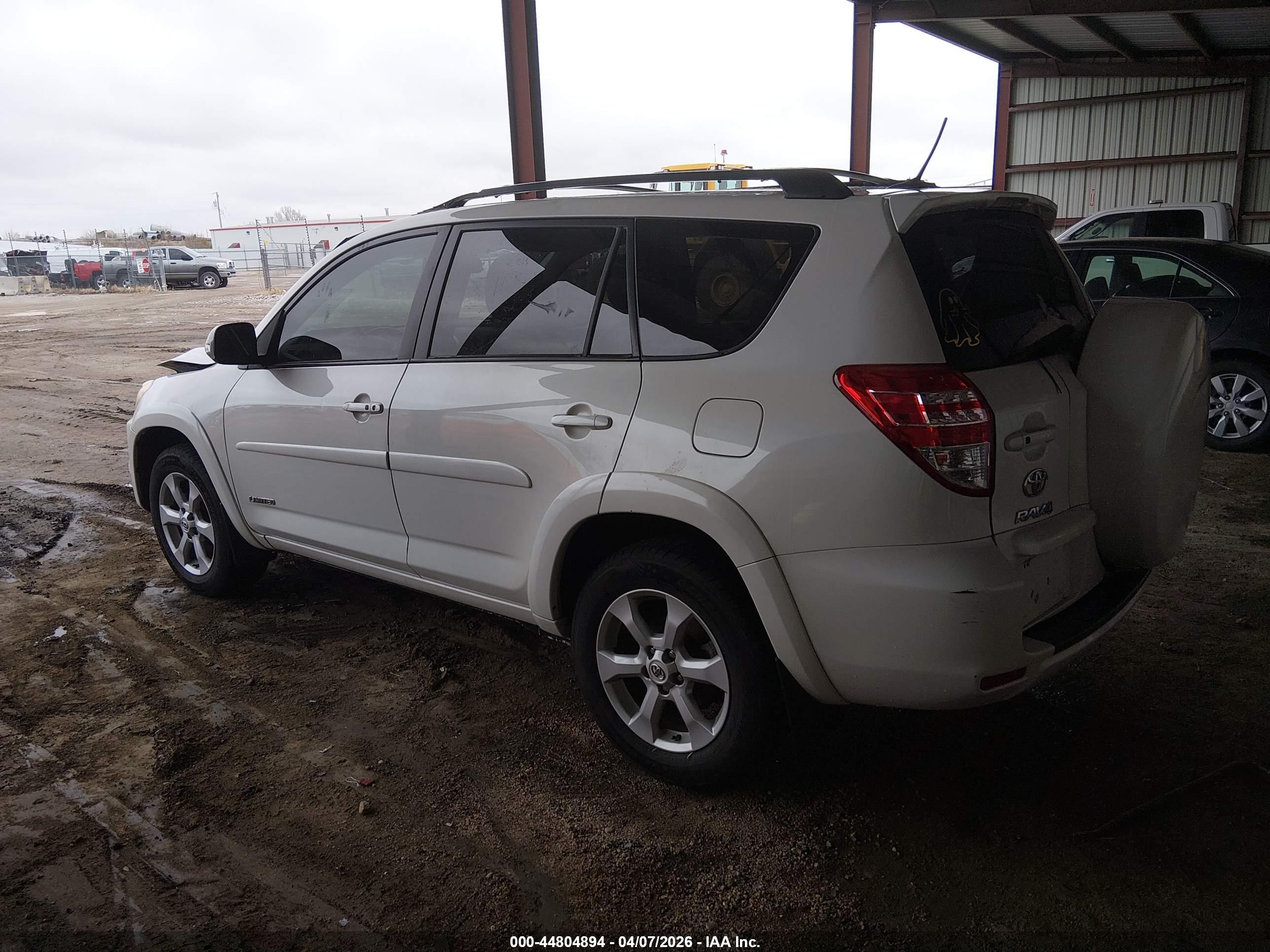 TOYOTA RAV4 image 3