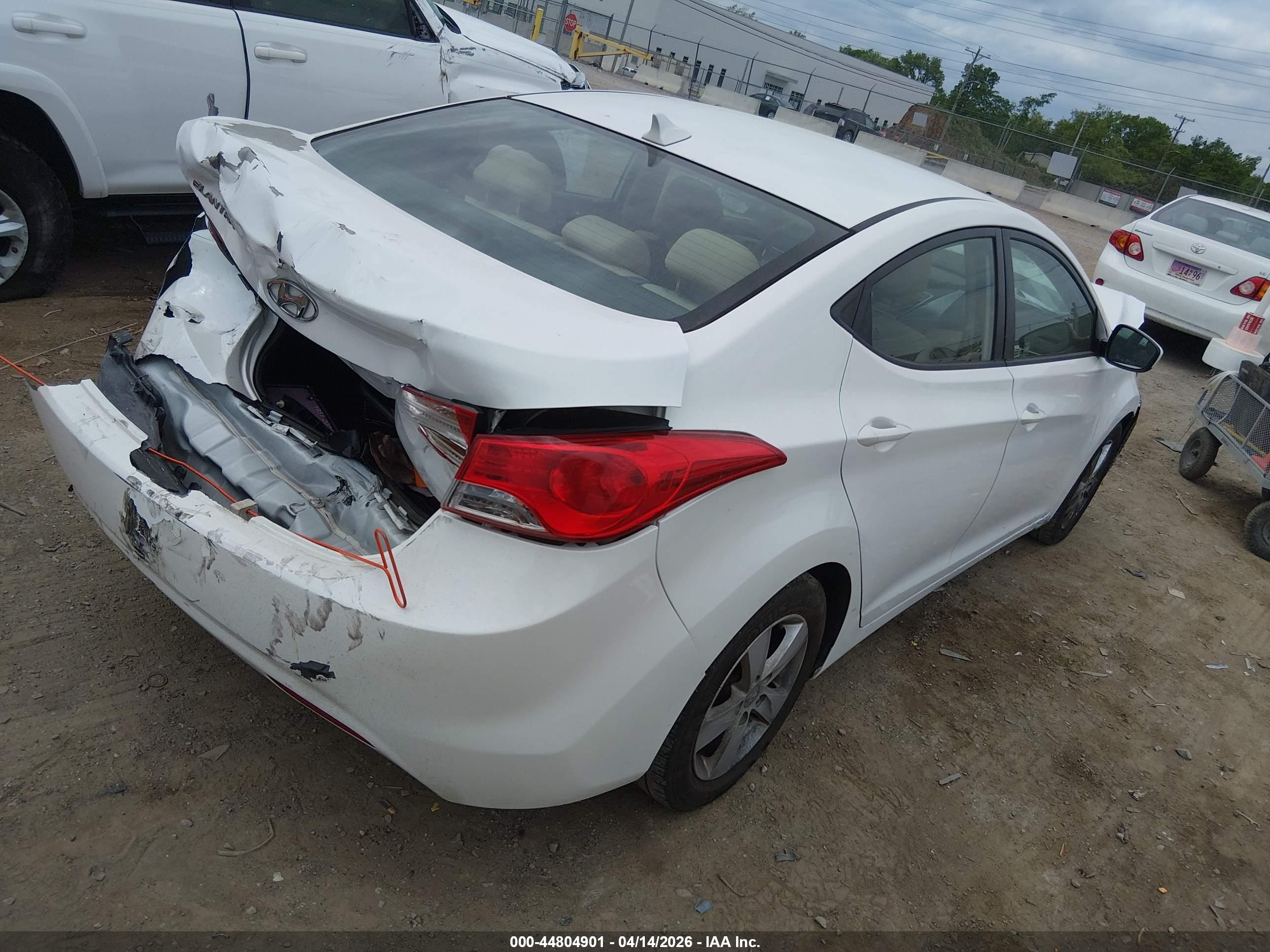 HYUNDAI ELANTRA image 4