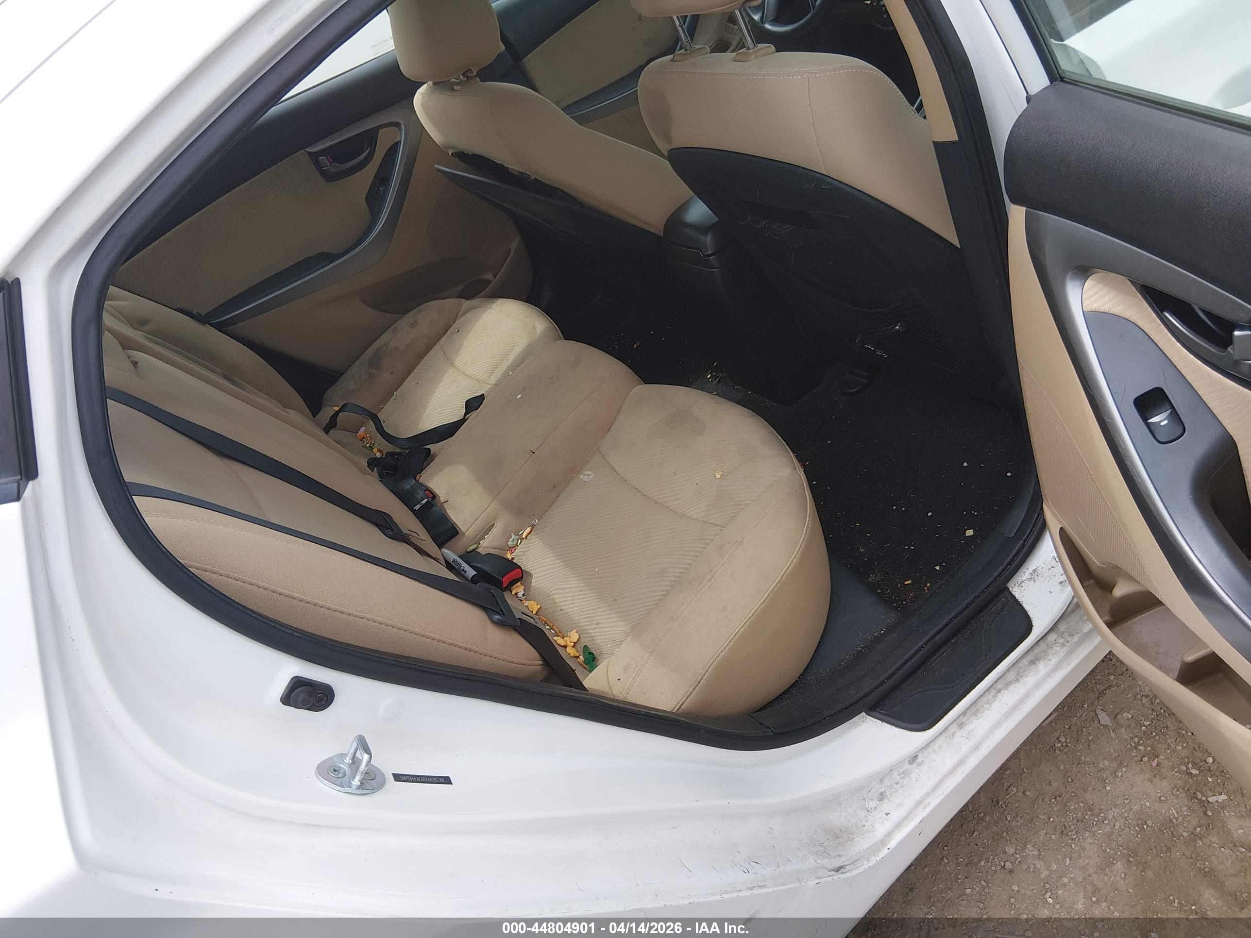 HYUNDAI ELANTRA image 8