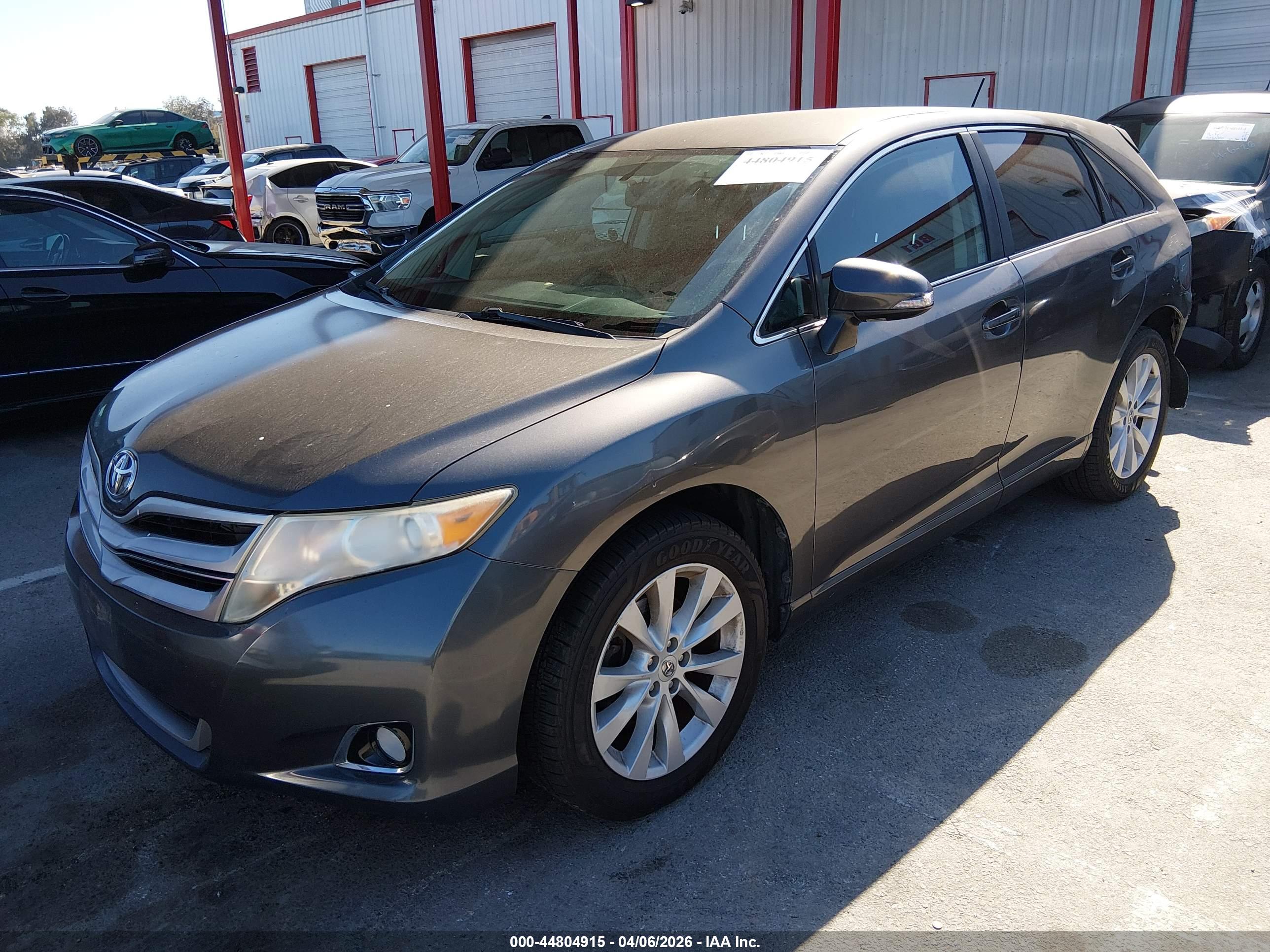 TOYOTA VENZA image 2