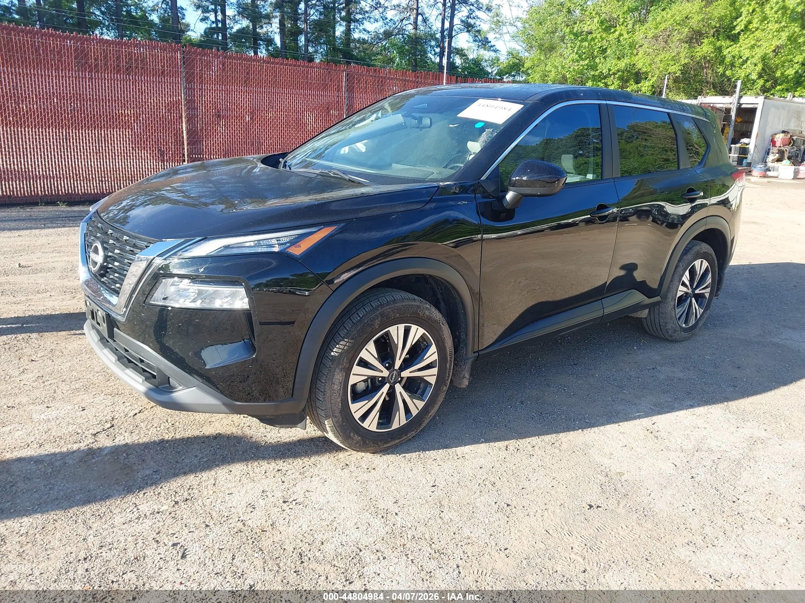 NISSAN ROGUE image 2
