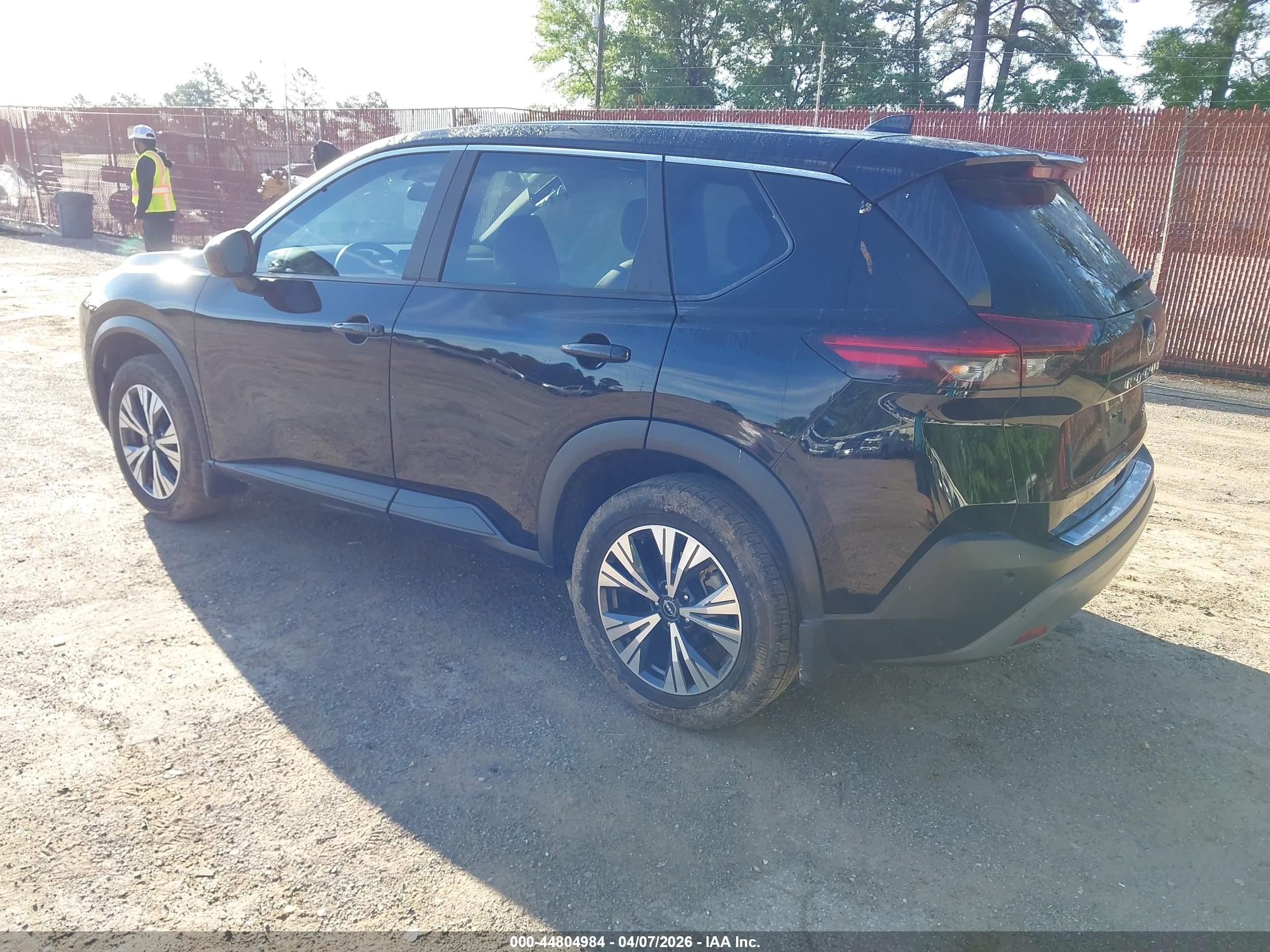 NISSAN ROGUE image 3