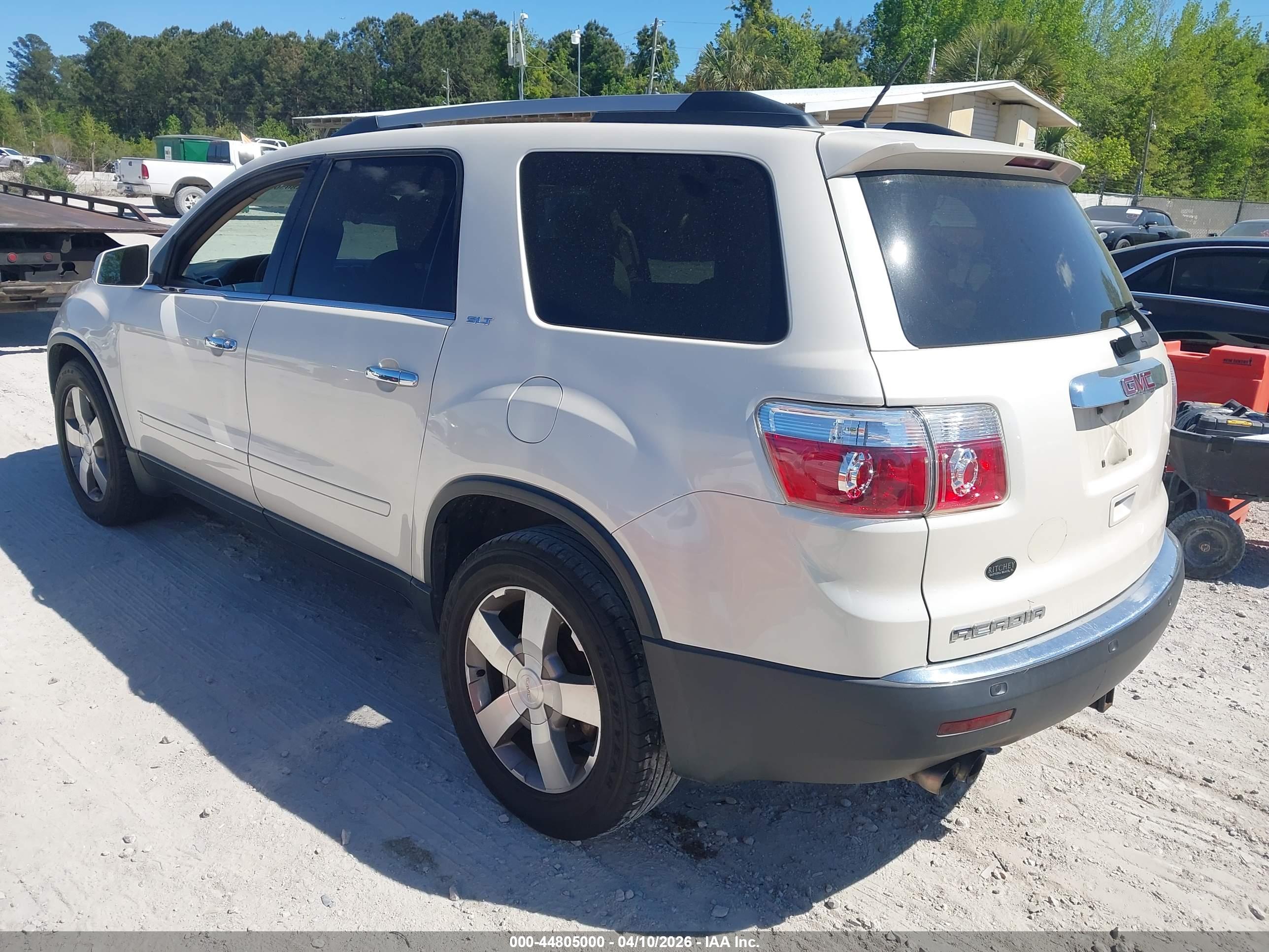GMC ACADIA image 3