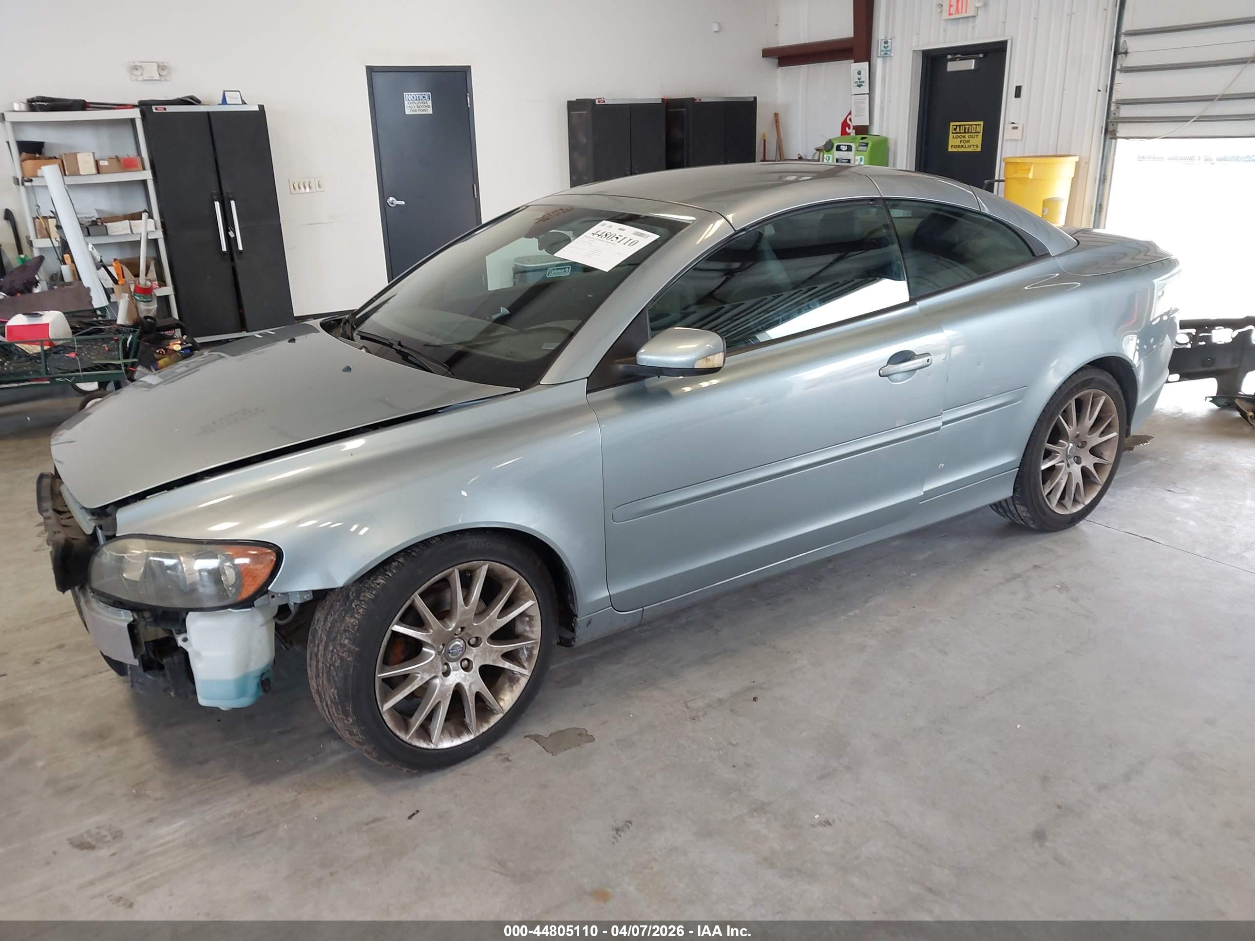 VOLVO C70 image 2