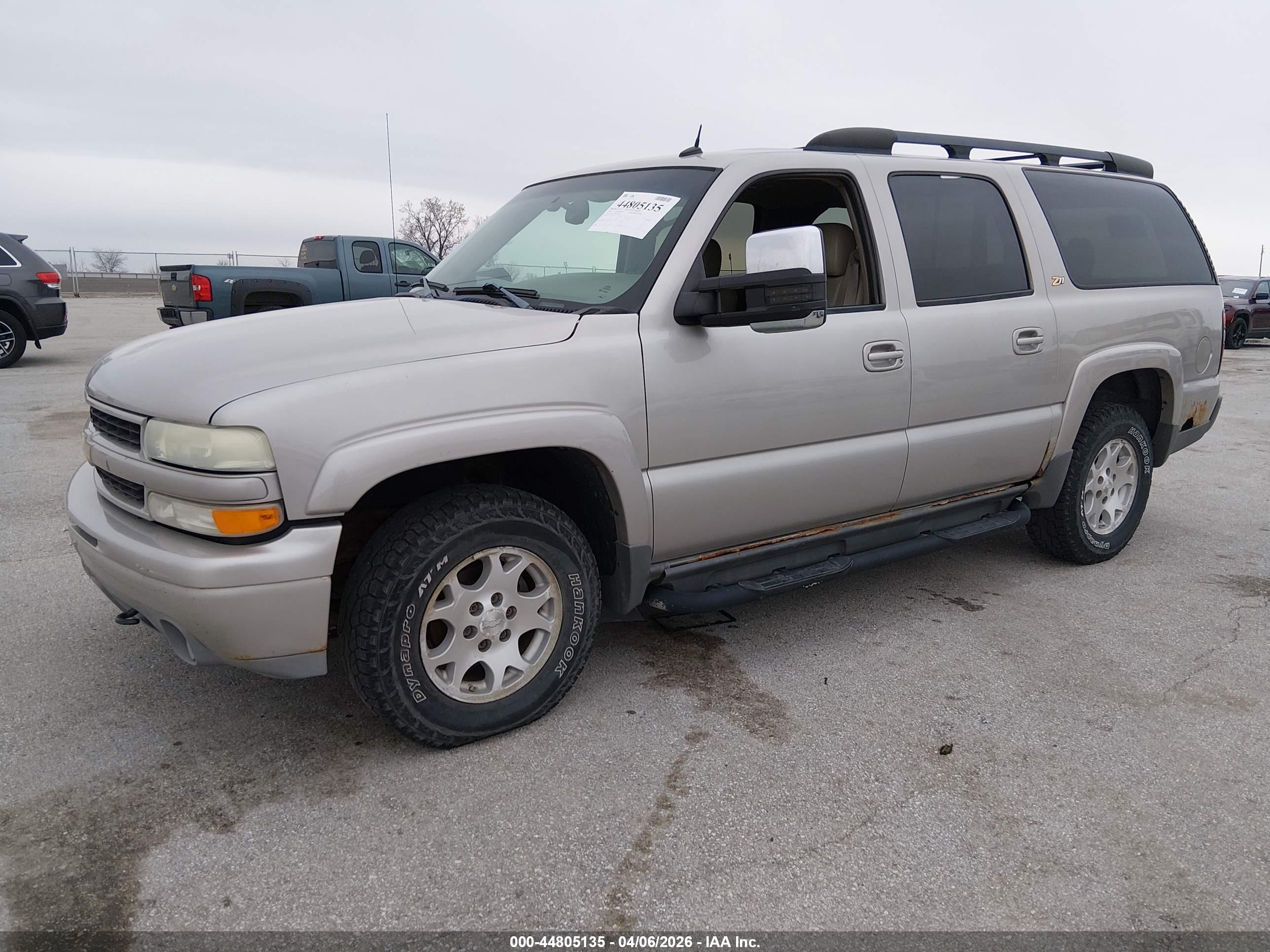 CHEVROLET SUBURBAN image 2