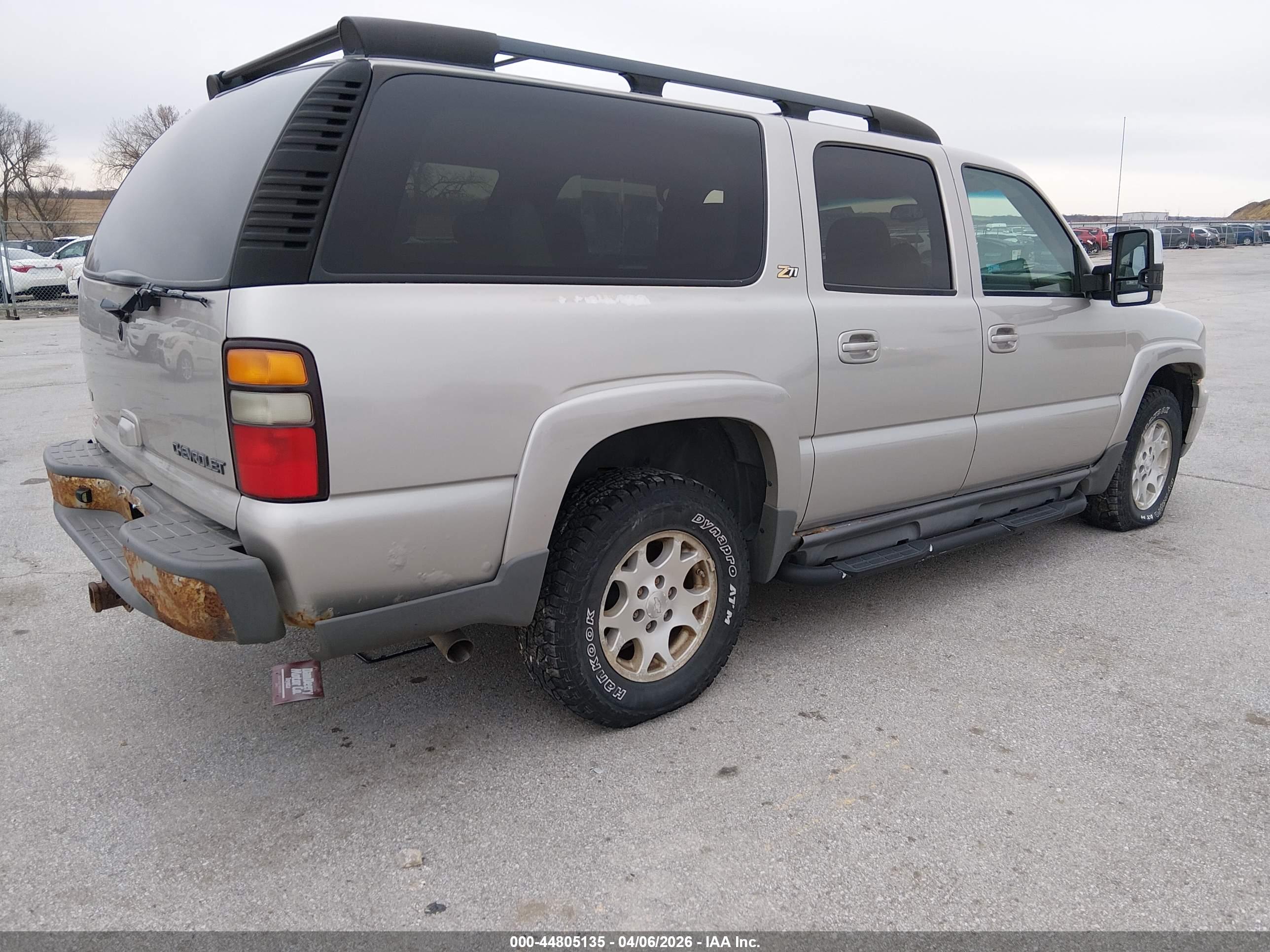 CHEVROLET SUBURBAN image 4