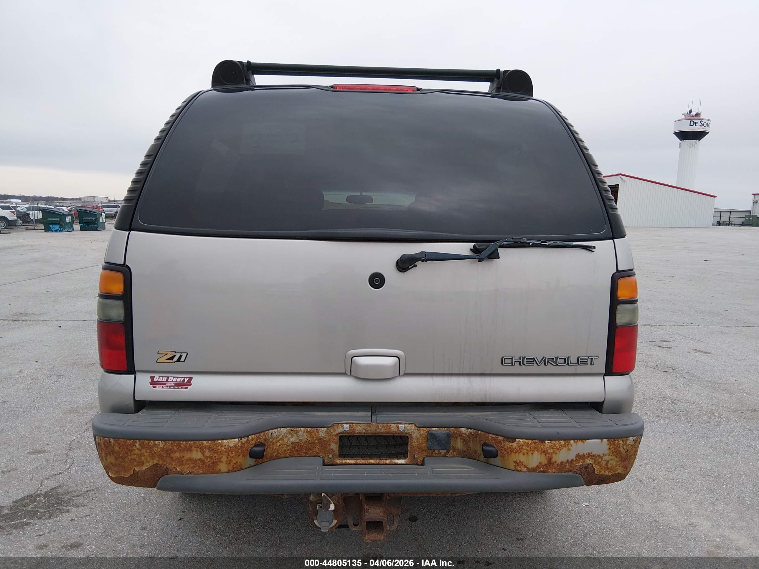 CHEVROLET SUBURBAN image 6