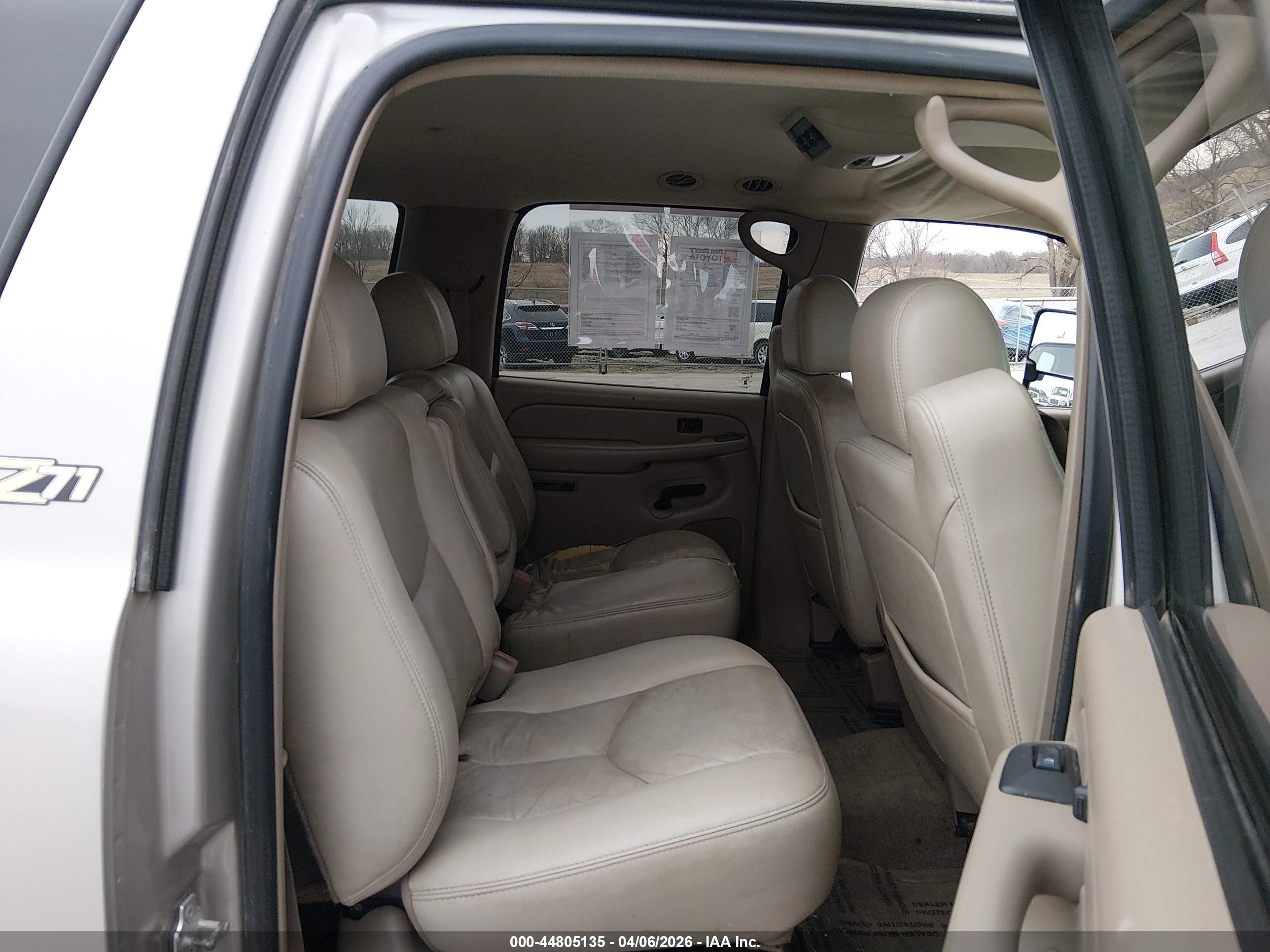 CHEVROLET SUBURBAN image 8