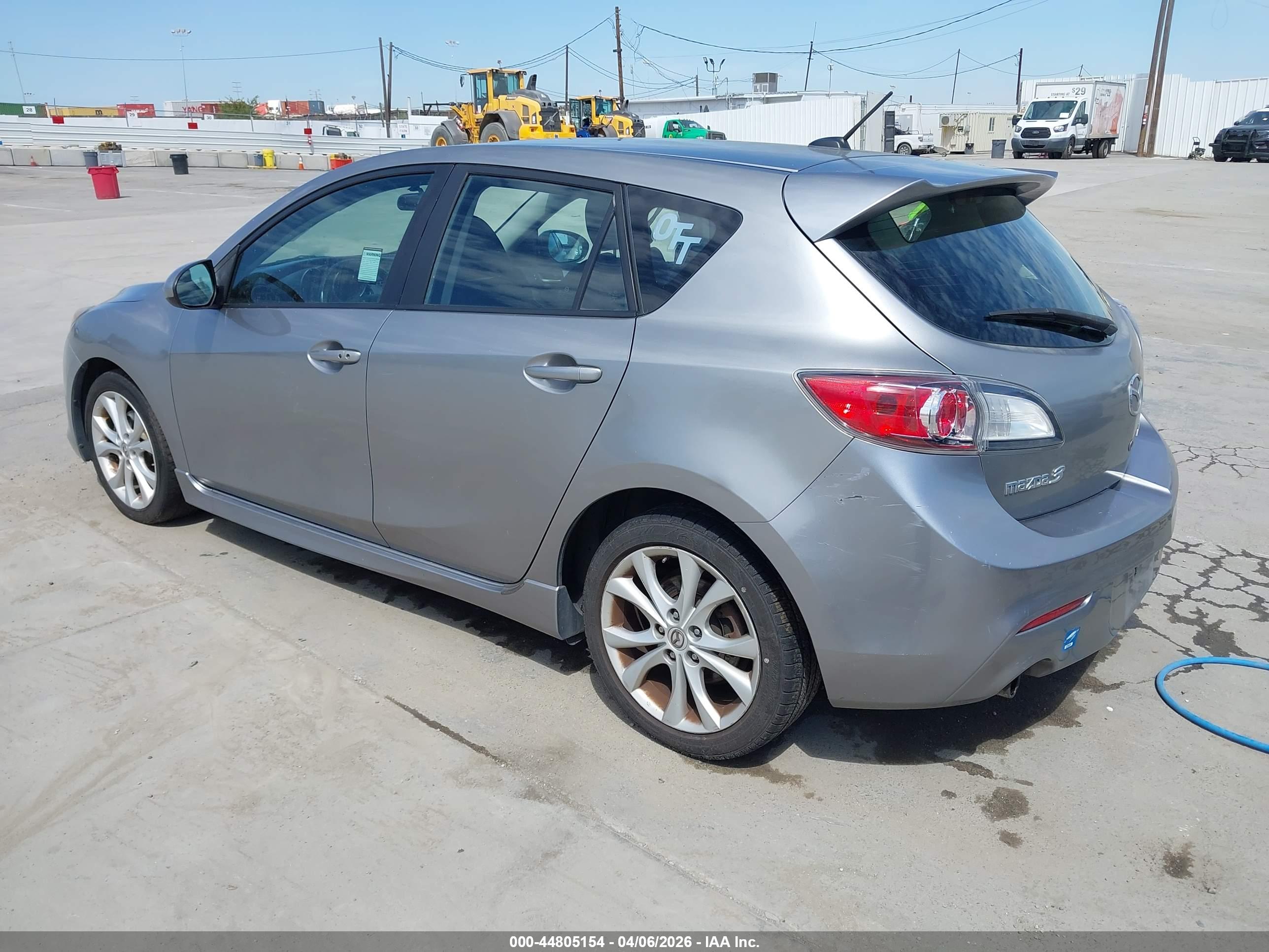 MAZDA MAZDA3 image 3