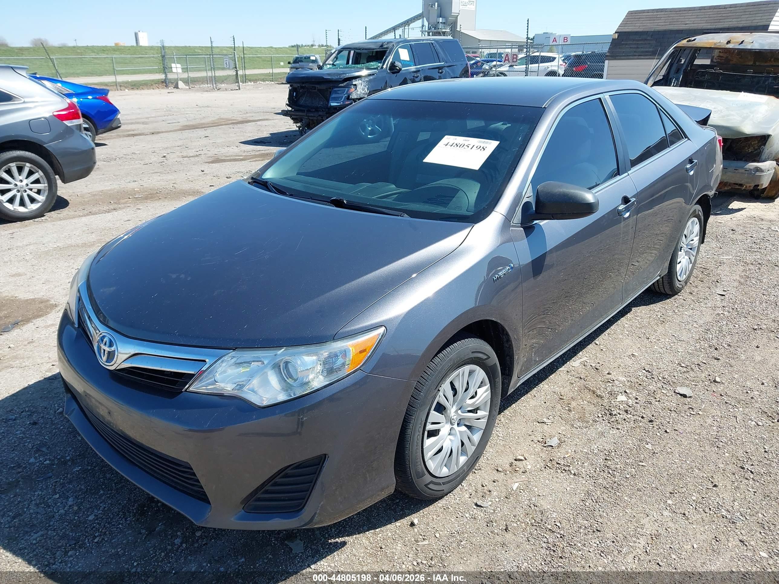 TOYOTA CAMRY image 2