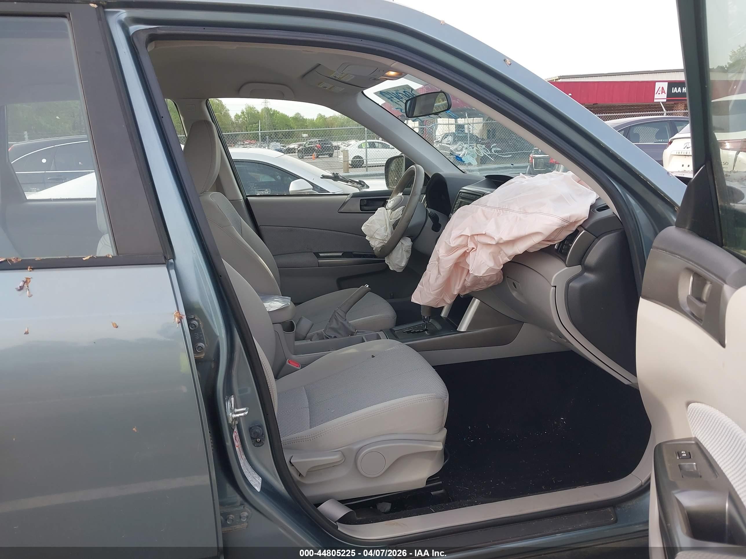 SUBARU FORESTER image 5