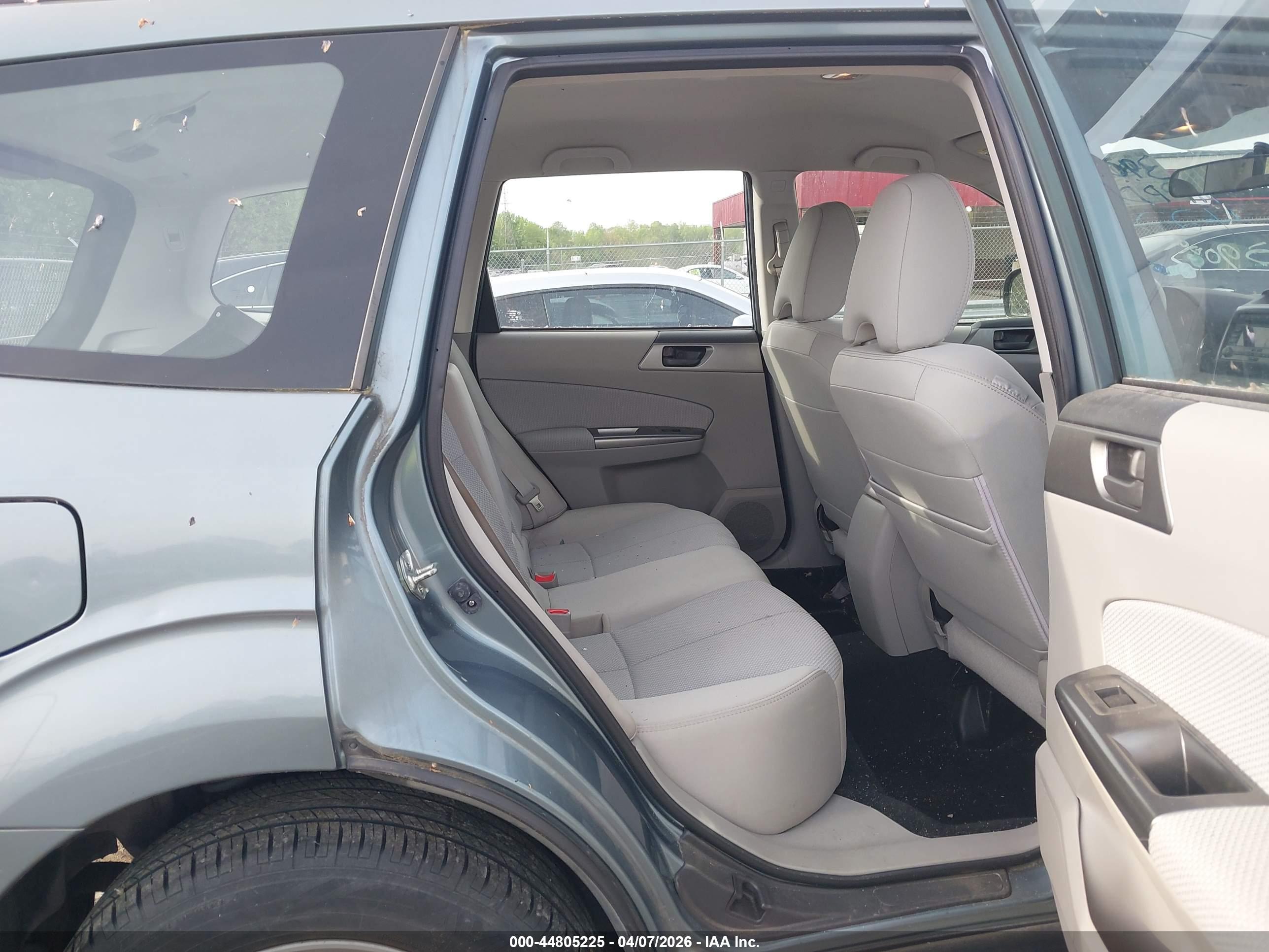 SUBARU FORESTER image 8