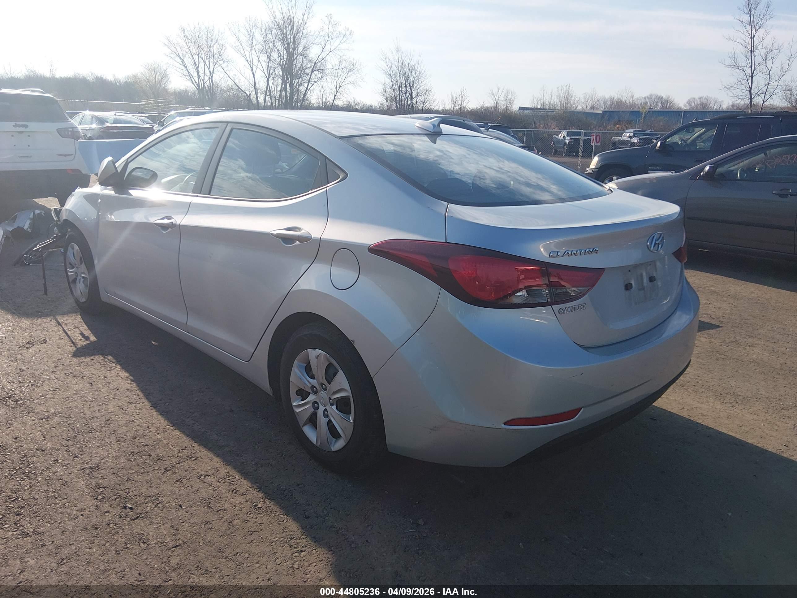 HYUNDAI ELANTRA image 3