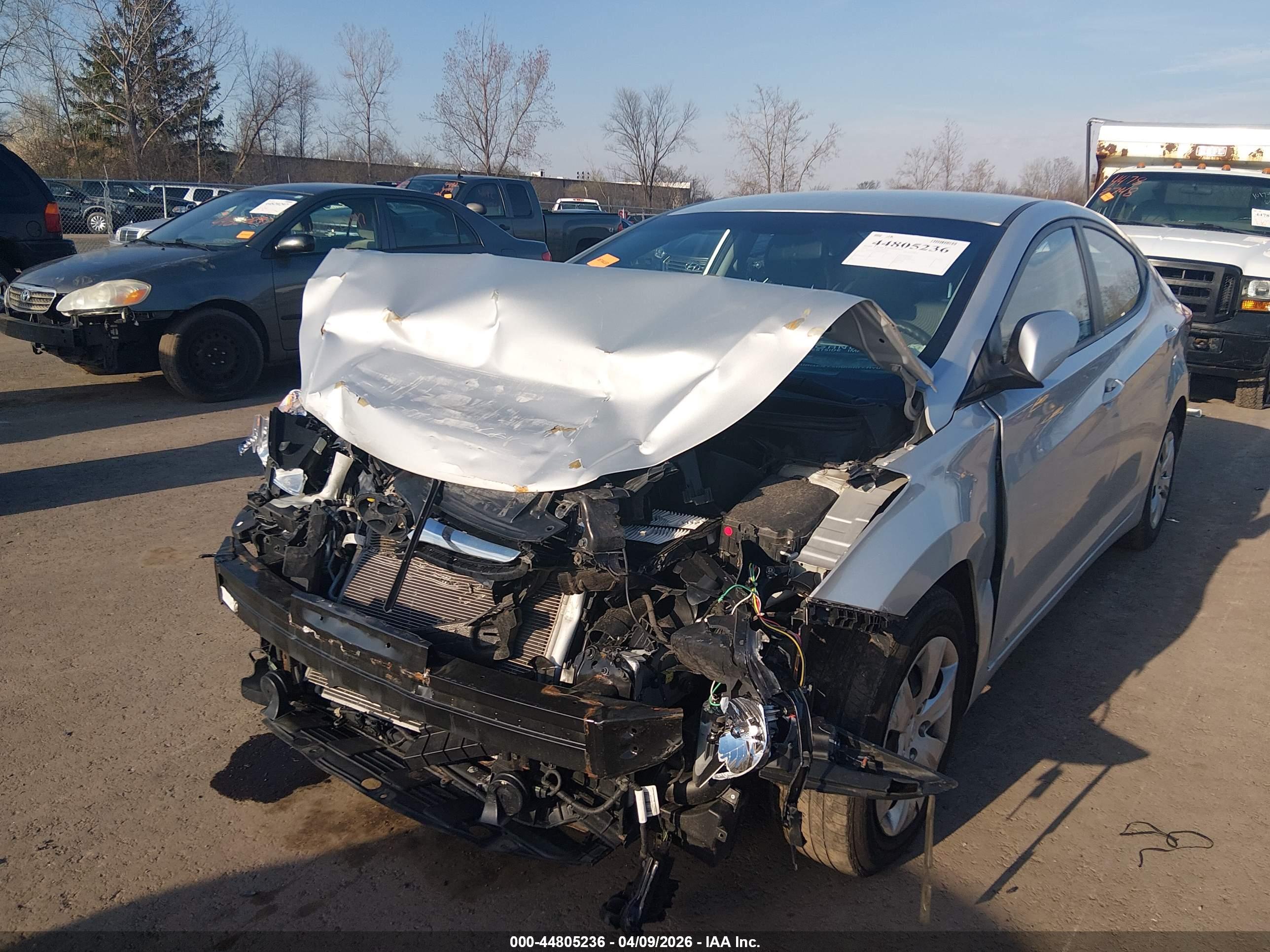 HYUNDAI ELANTRA image 6