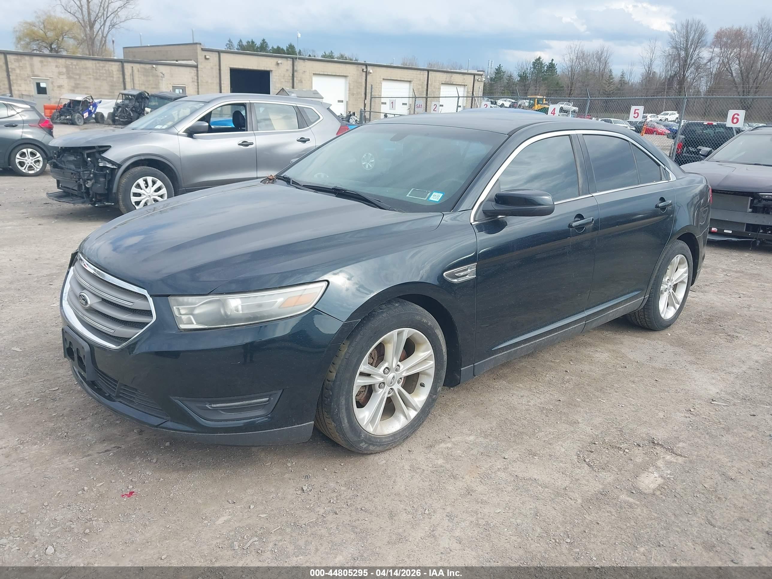 FORD TAURUS image 2