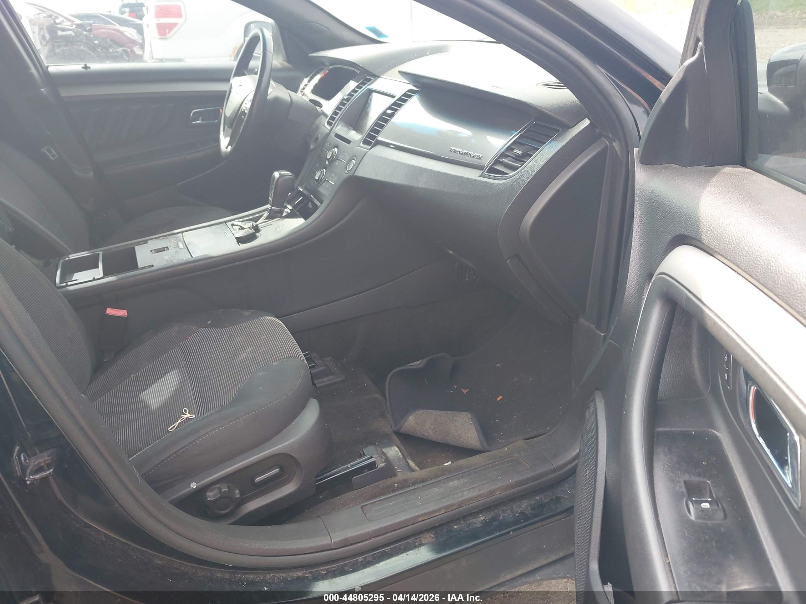 FORD TAURUS image 5