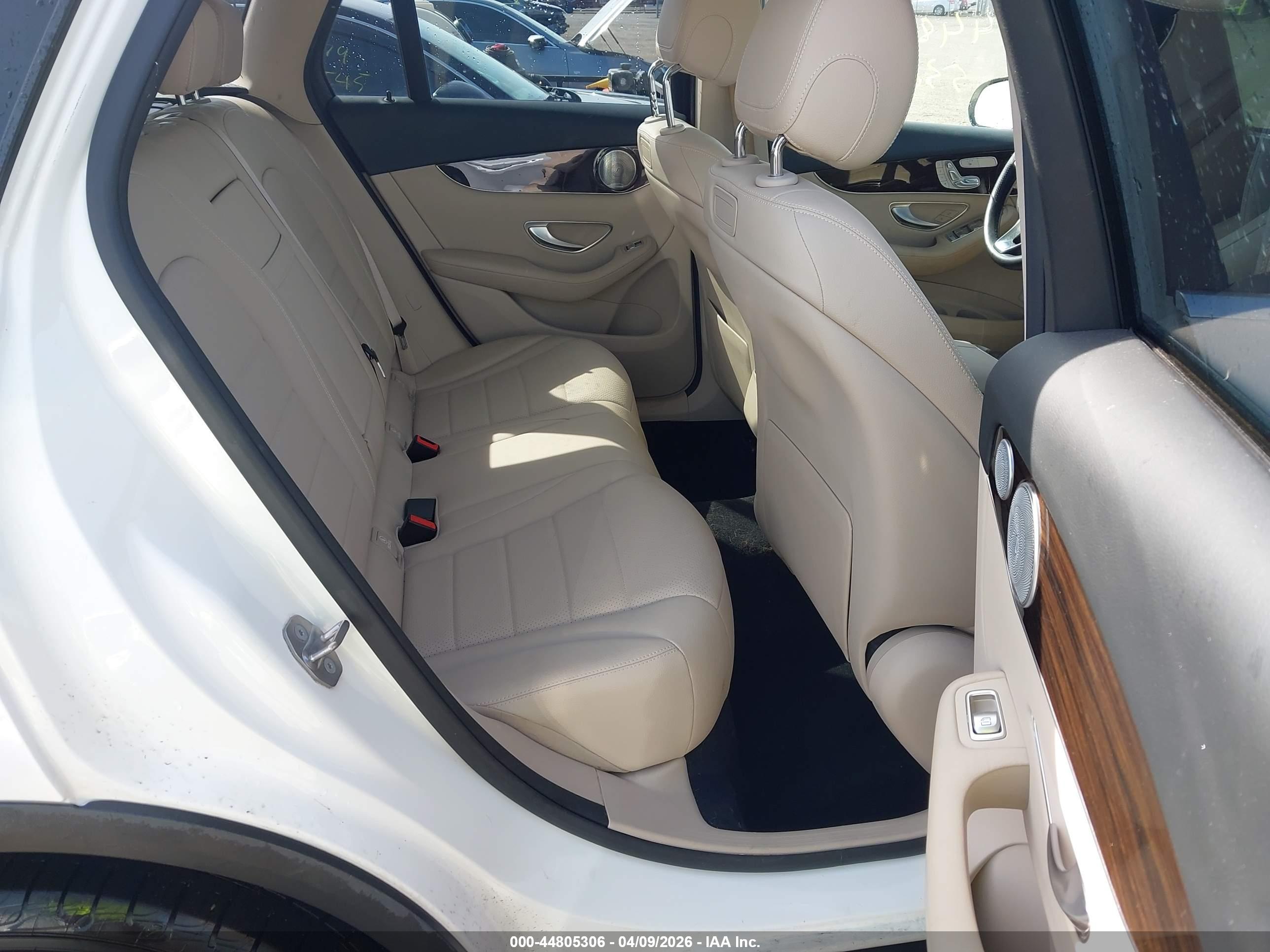 MERCEDES-BENZ GLC image 8
