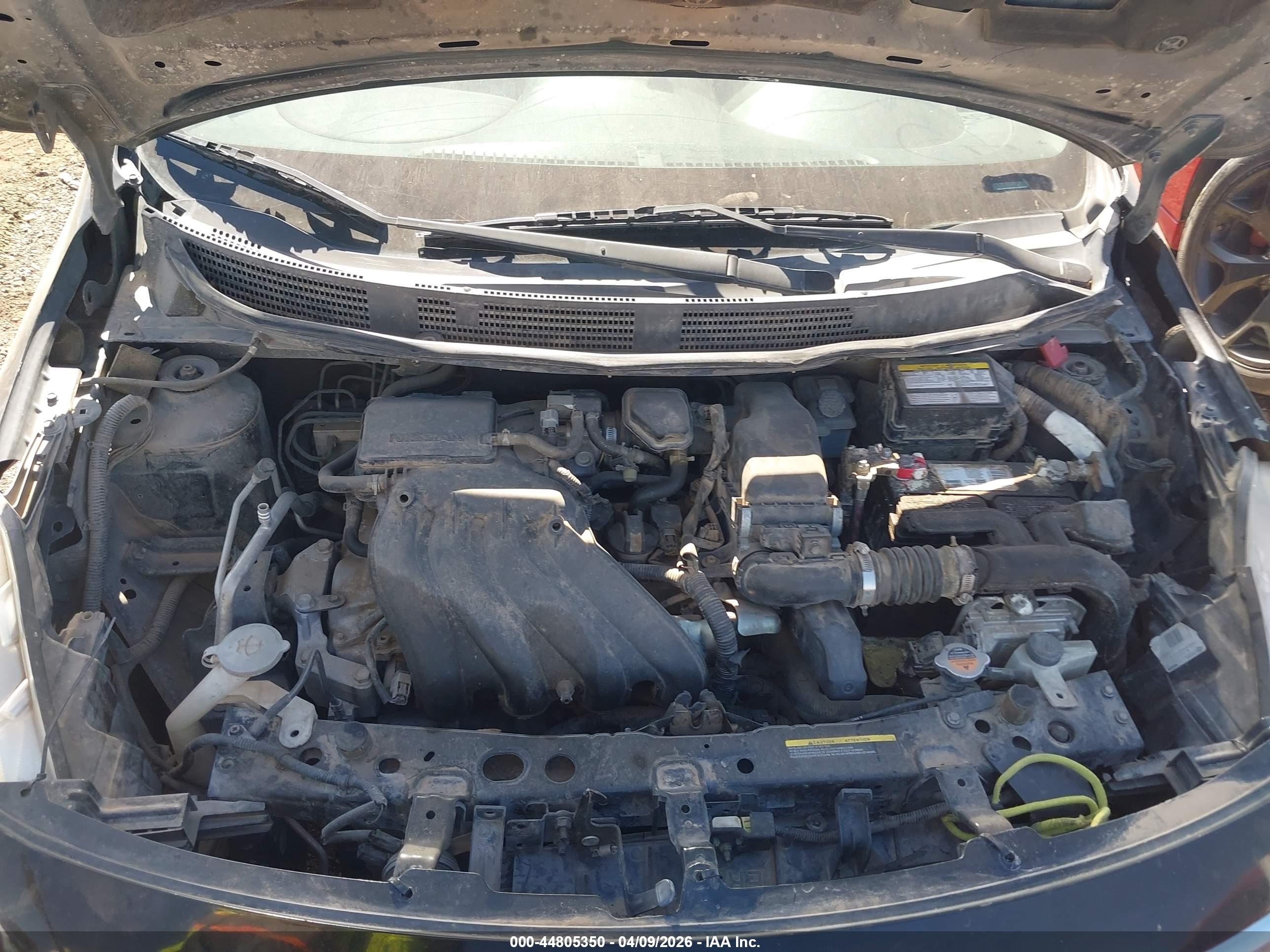 NISSAN VERSA image 10