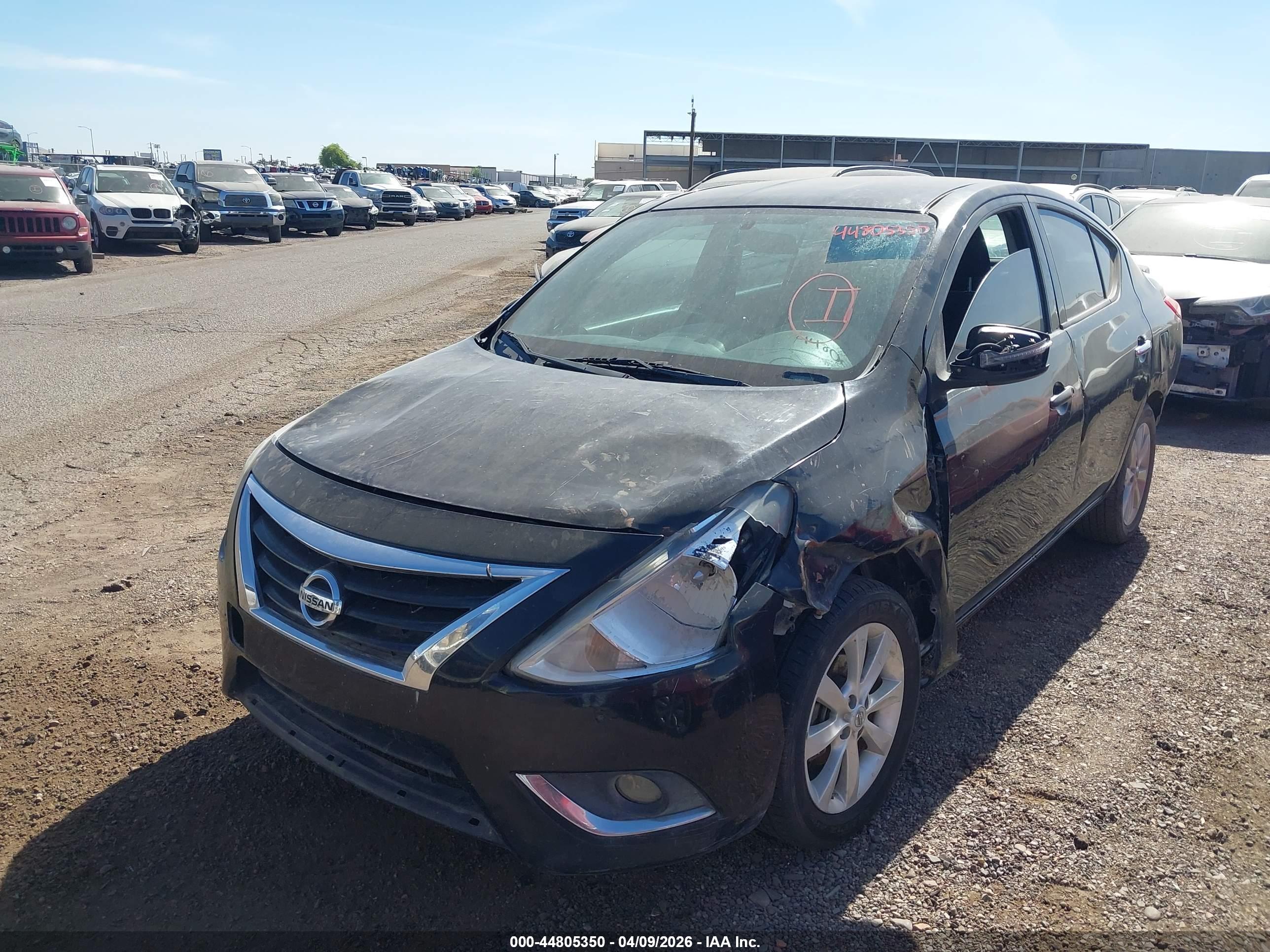 NISSAN VERSA image 2