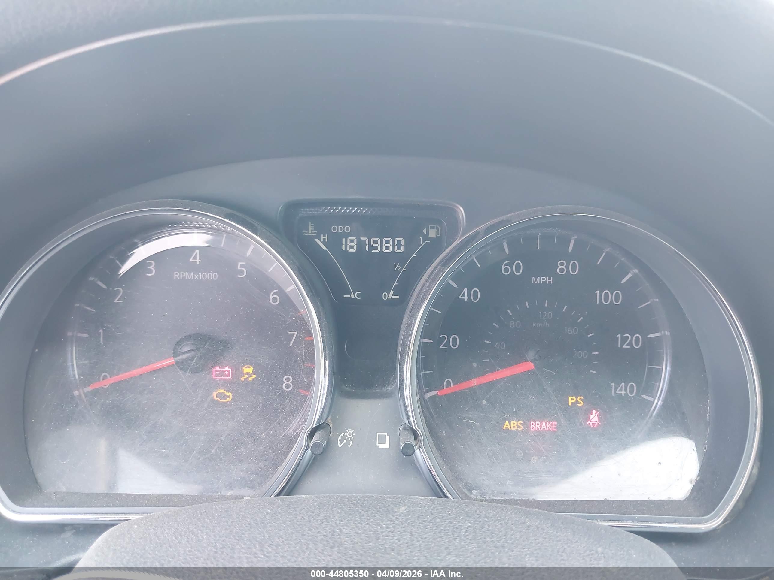 NISSAN VERSA image 7