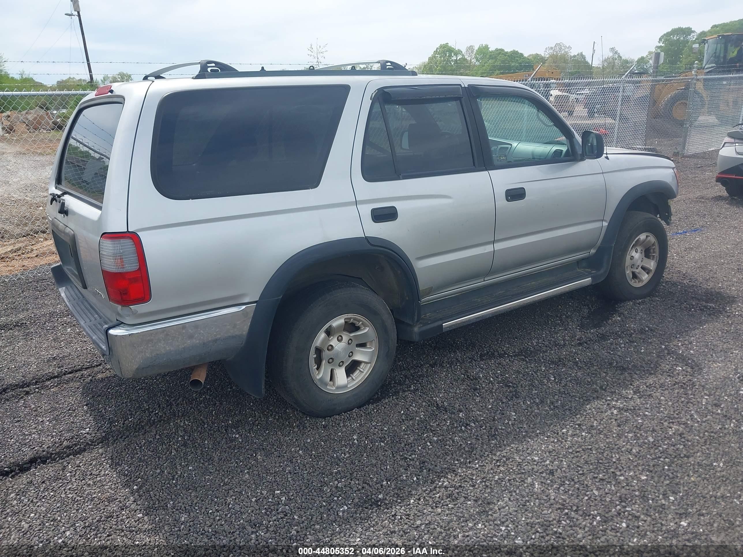 TOYOTA 4RUNNER image 4