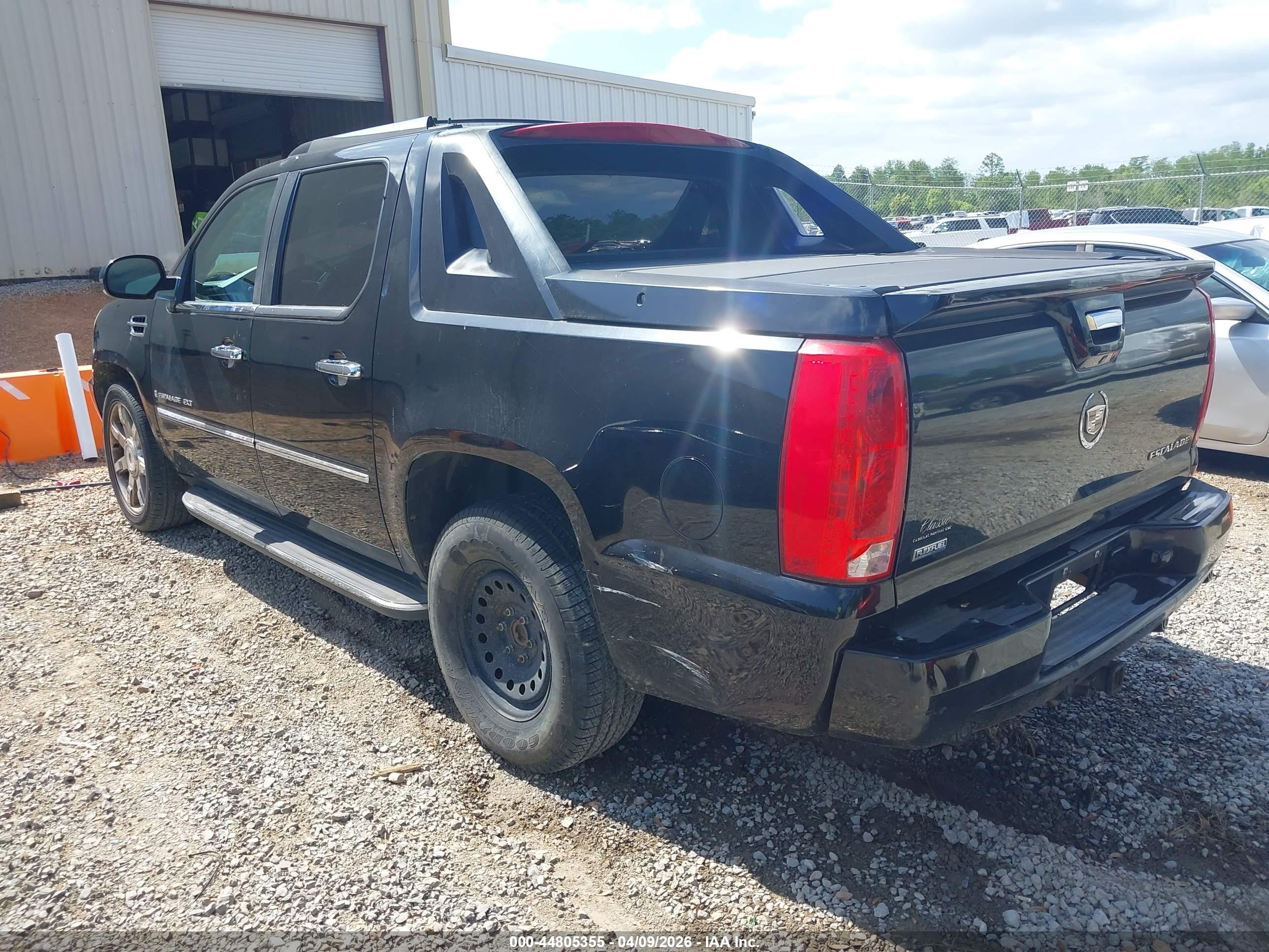 CADILLAC ESCALADE image 3