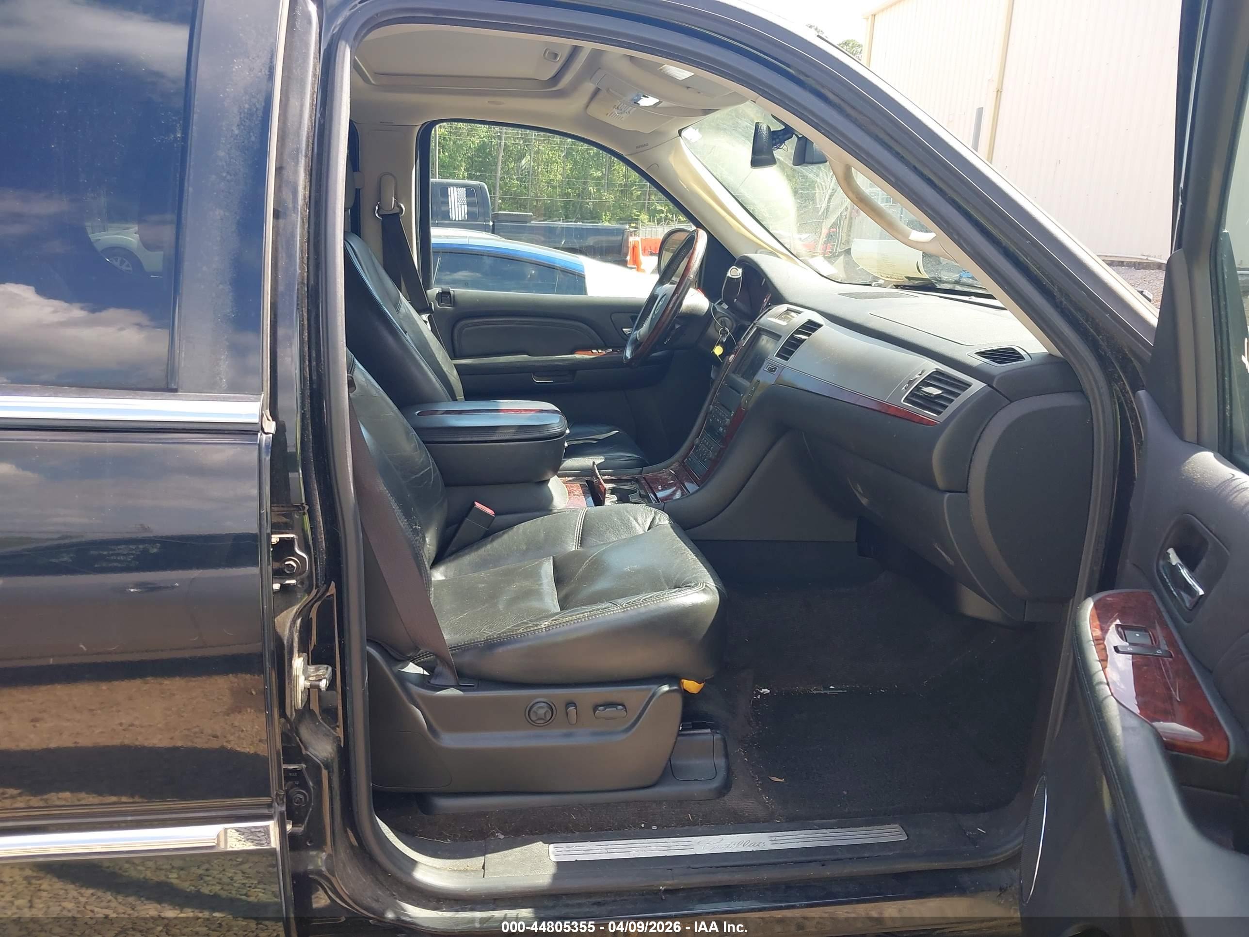 CADILLAC ESCALADE image 5