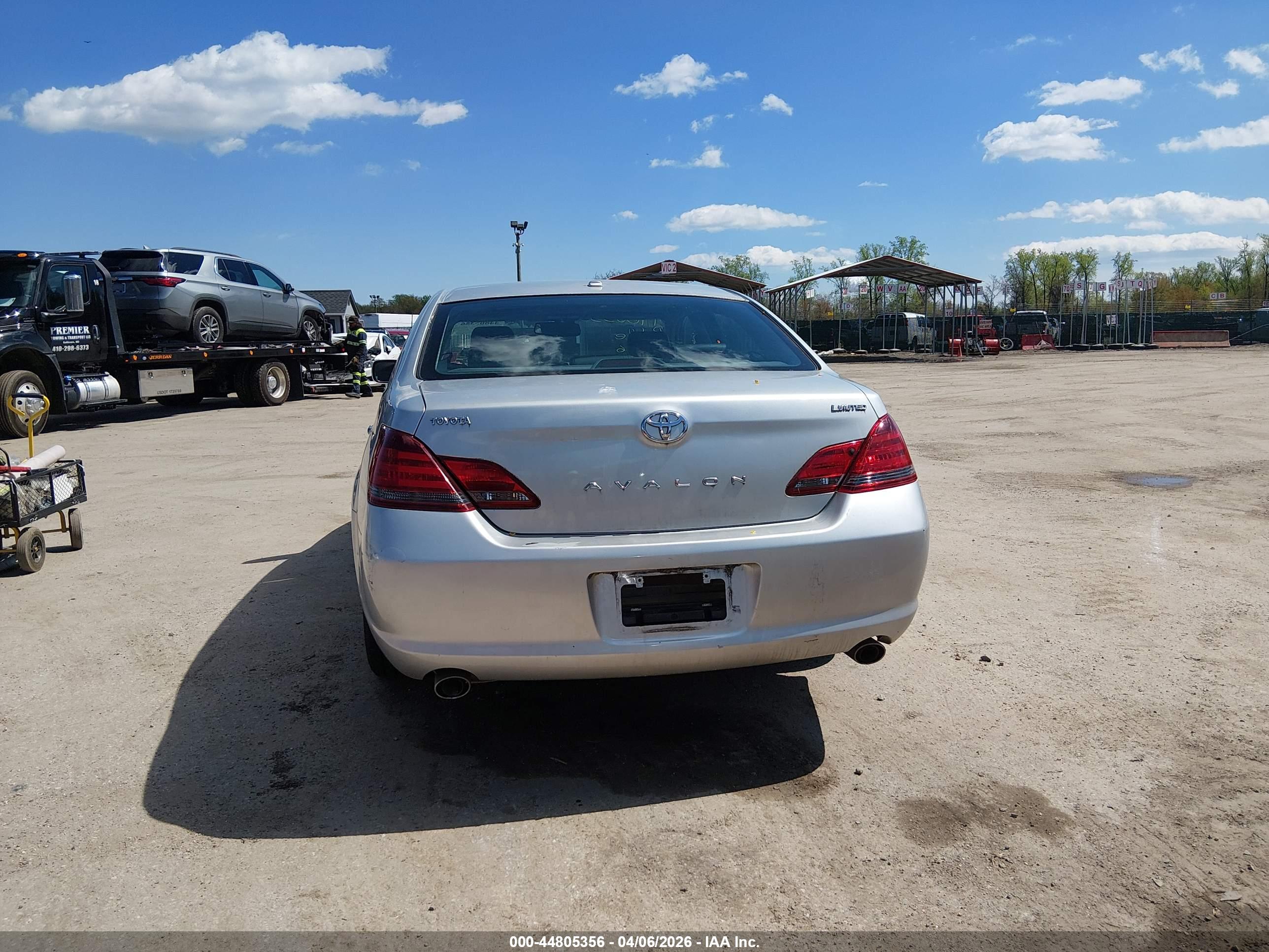 TOYOTA AVALON image 6