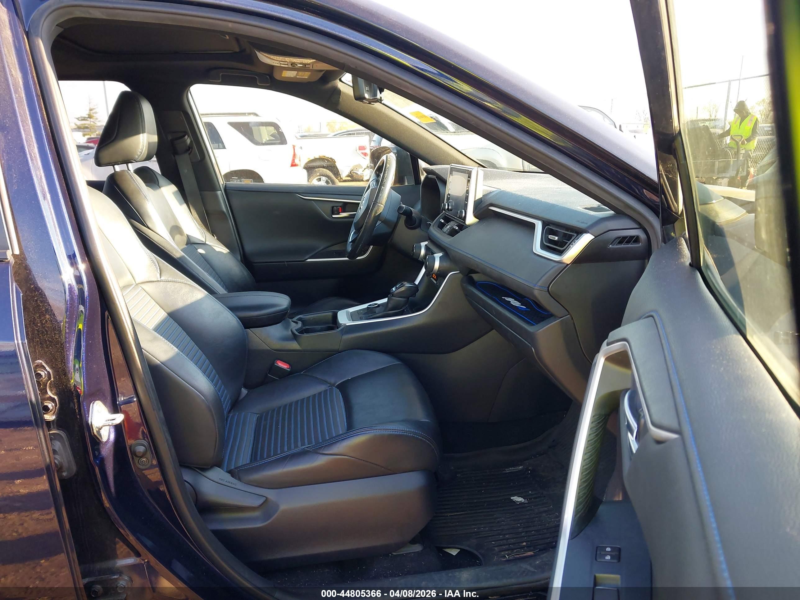 TOYOTA RAV4 image 5