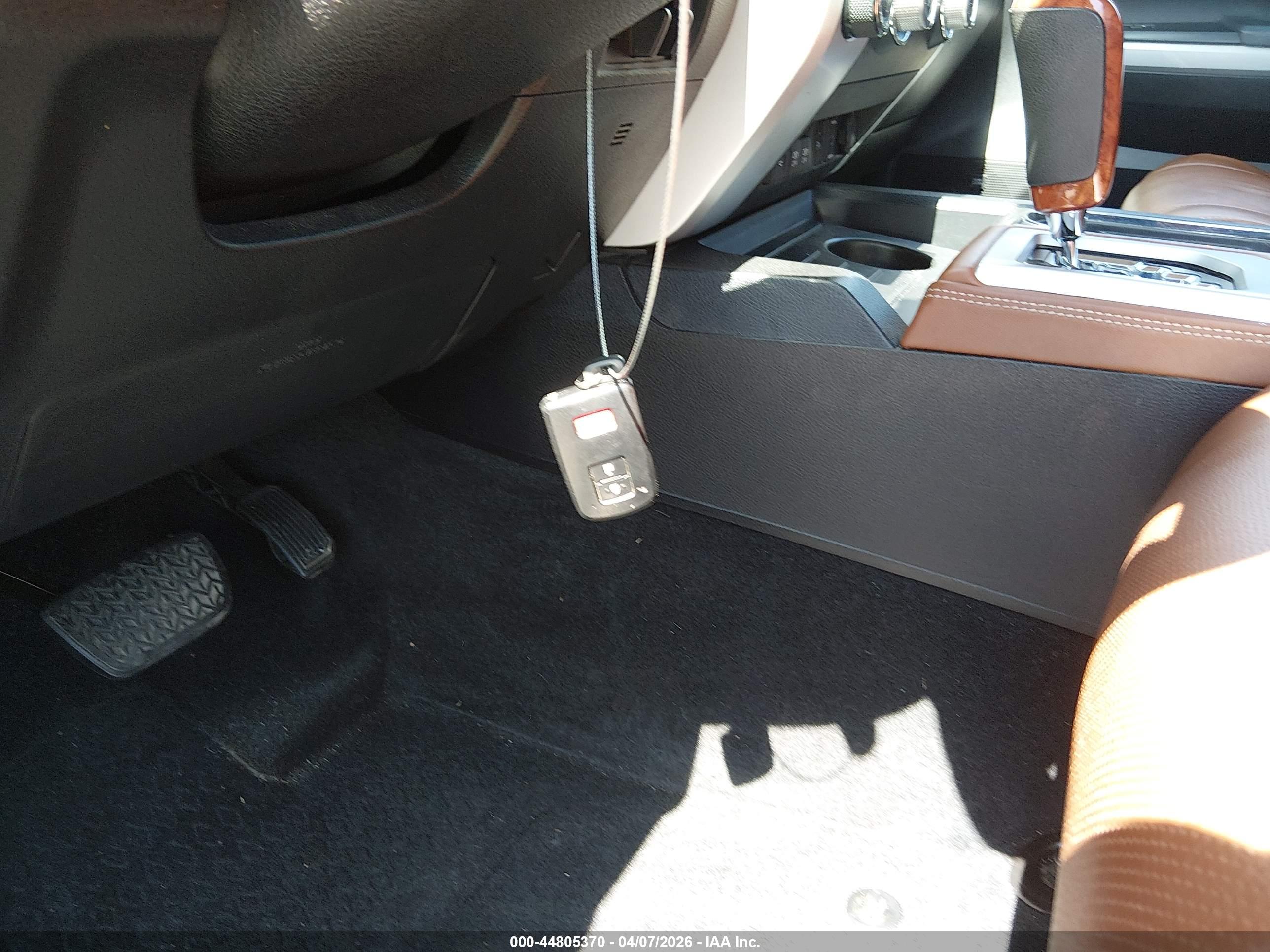TOYOTA TUNDRA image 11