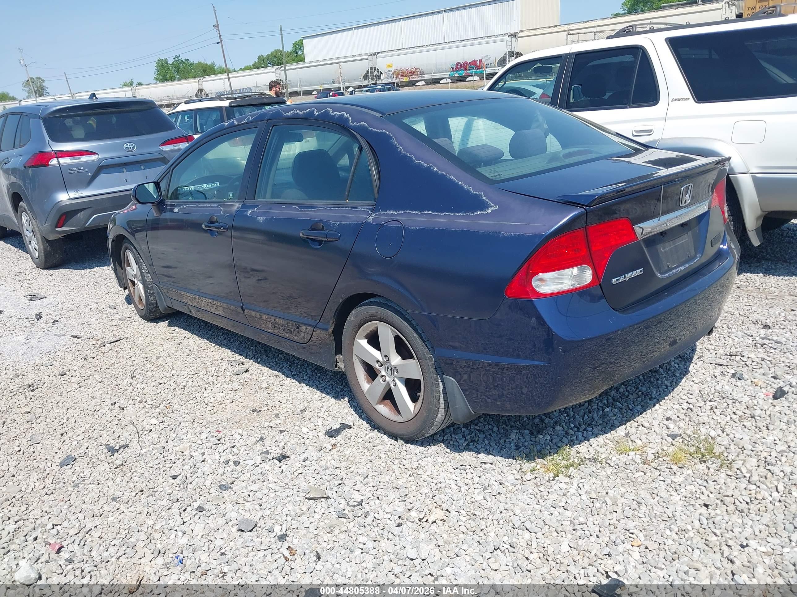 HONDA CIVIC image 3