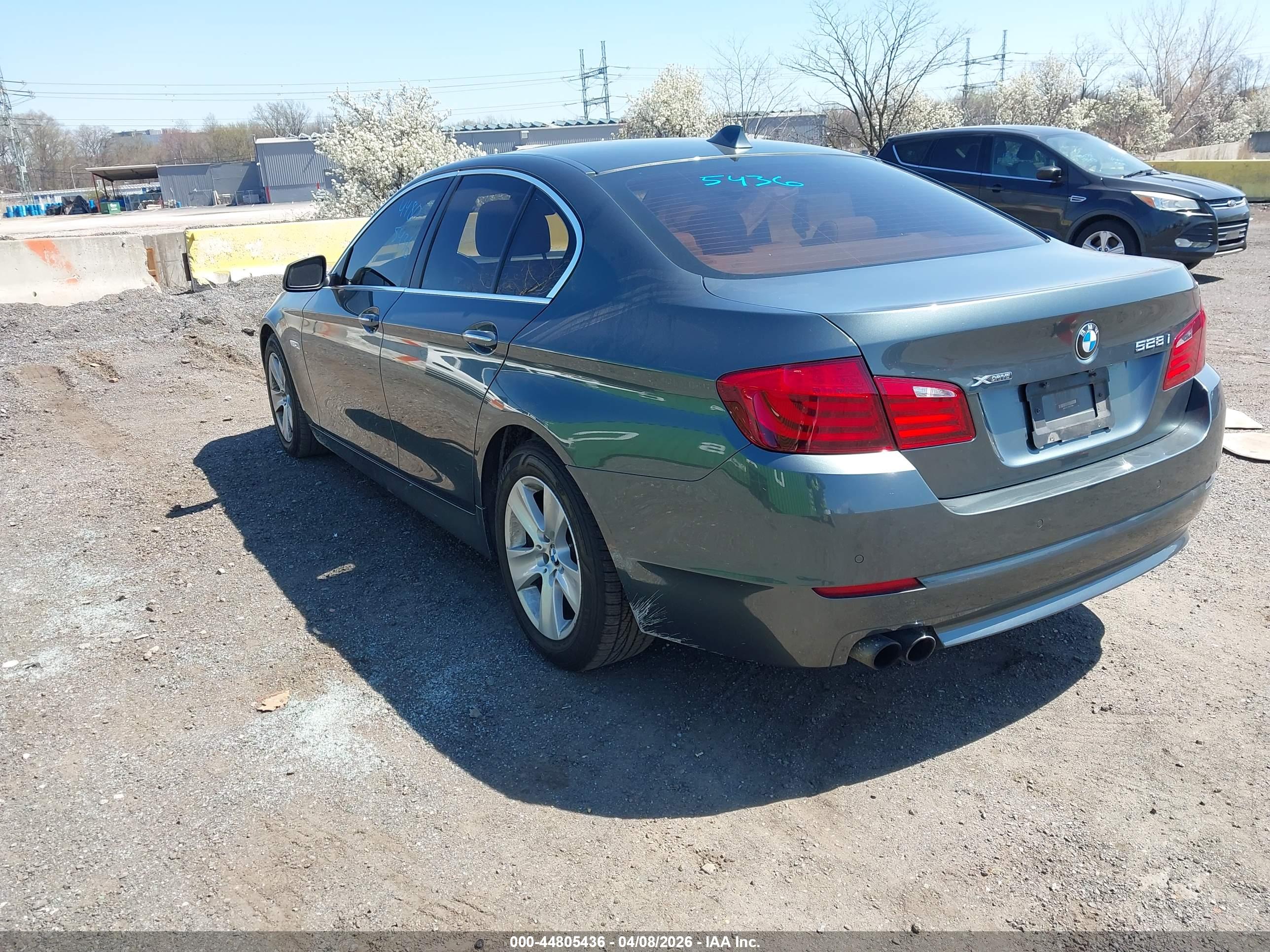 BMW 528I image 3