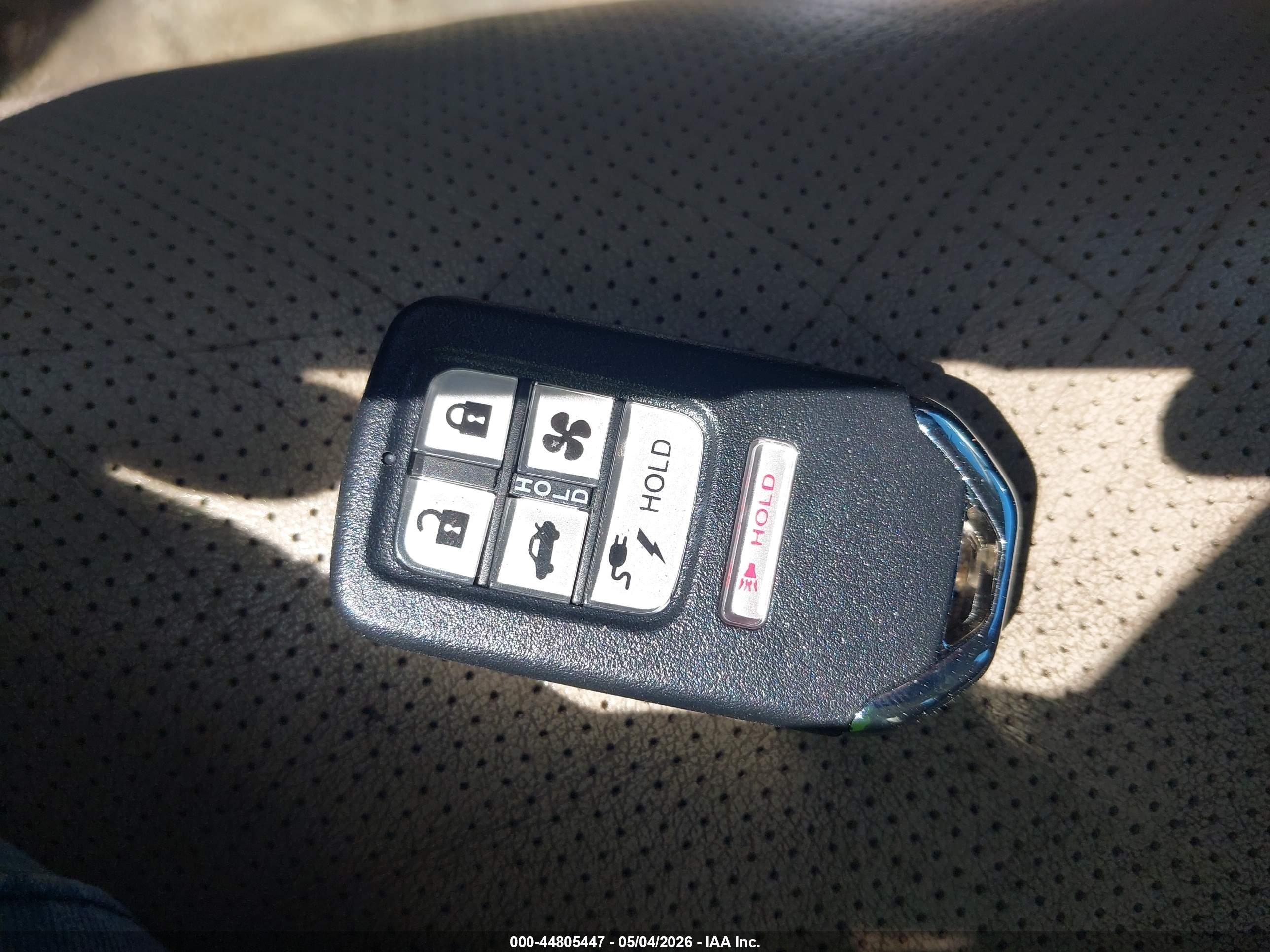 HONDA CLARITY image 11