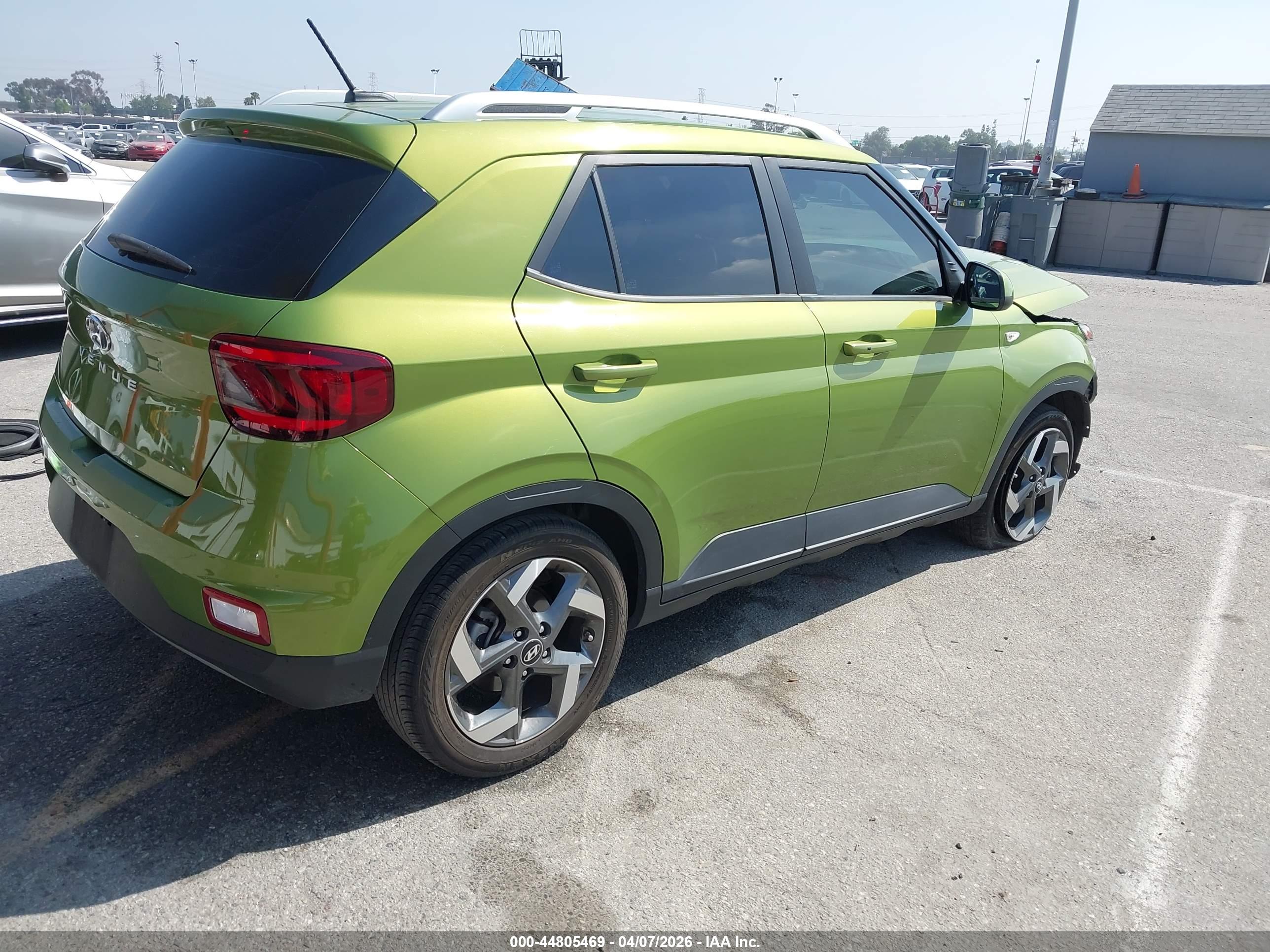 HYUNDAI VENUE image 4