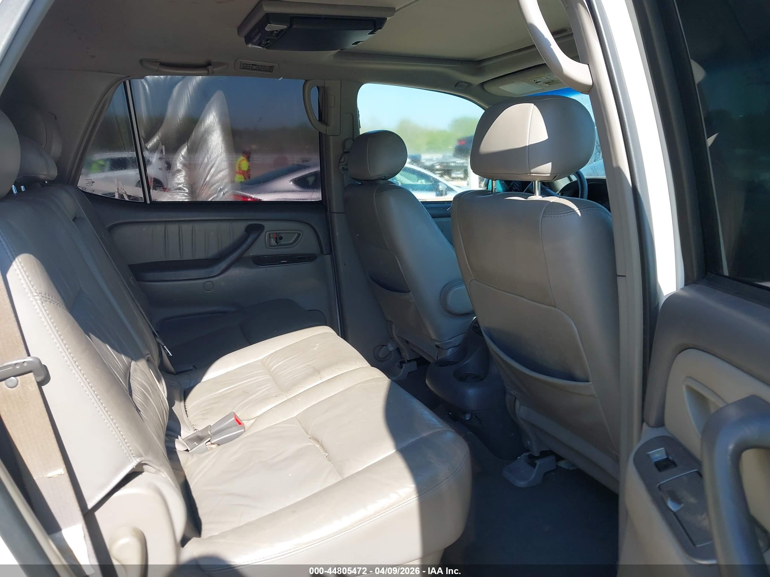 TOYOTA SEQUOIA image 8