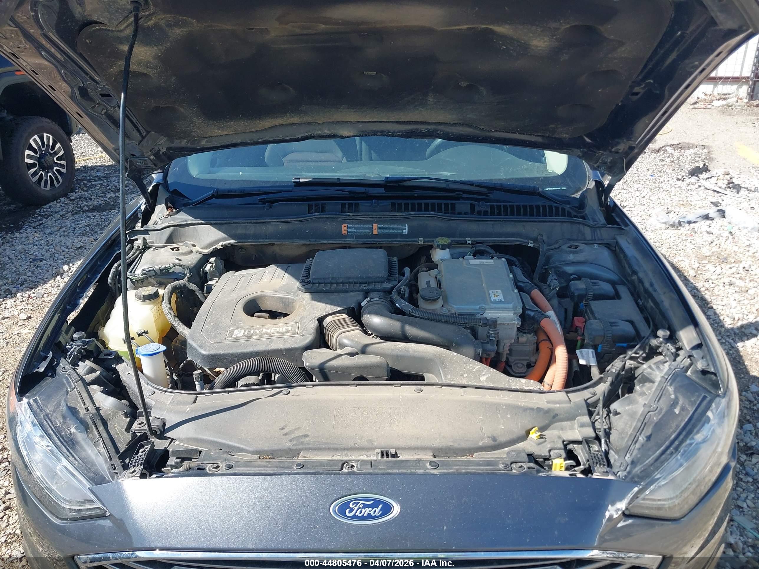 FORD FUSION image 10