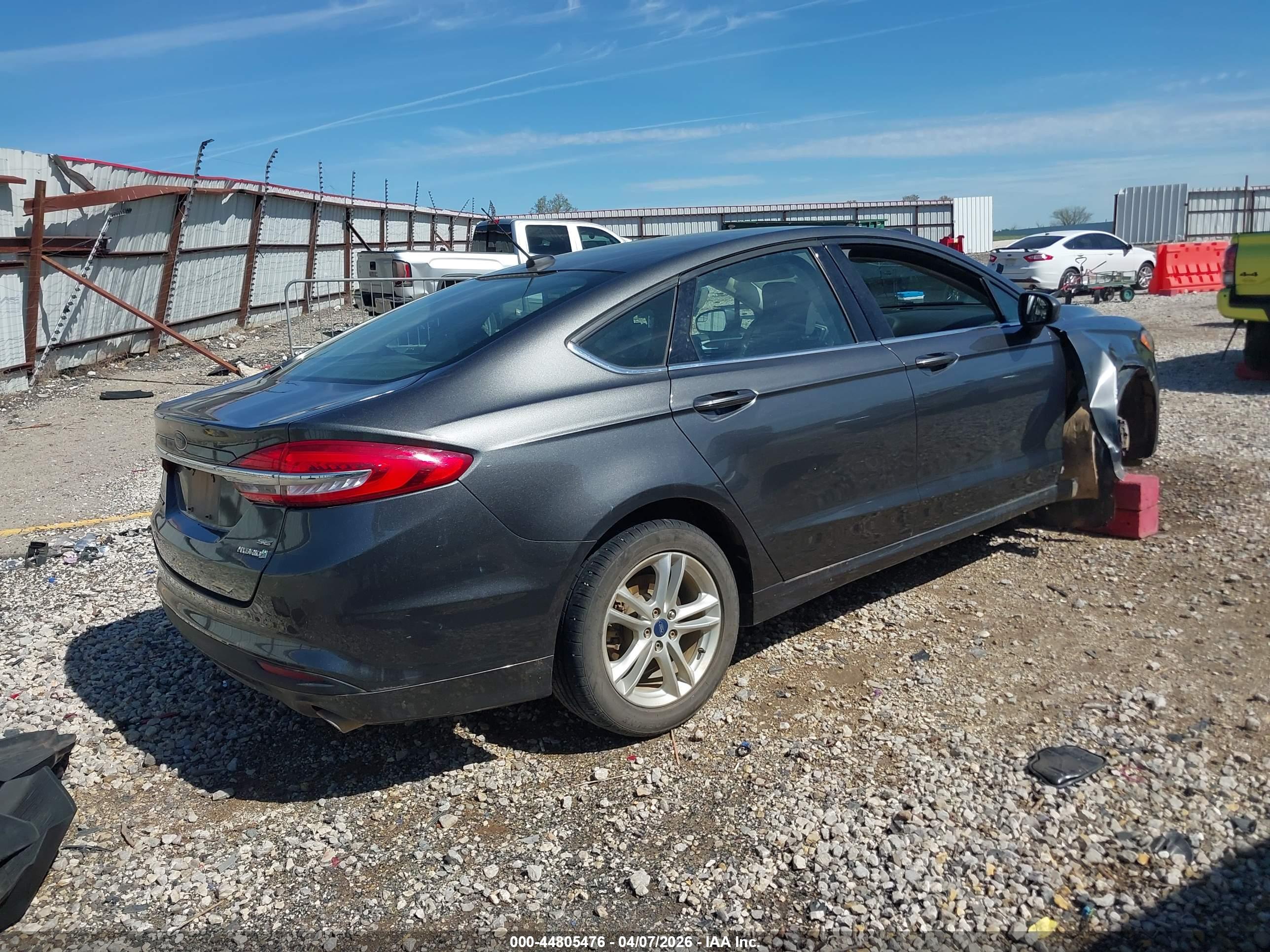 FORD FUSION image 4