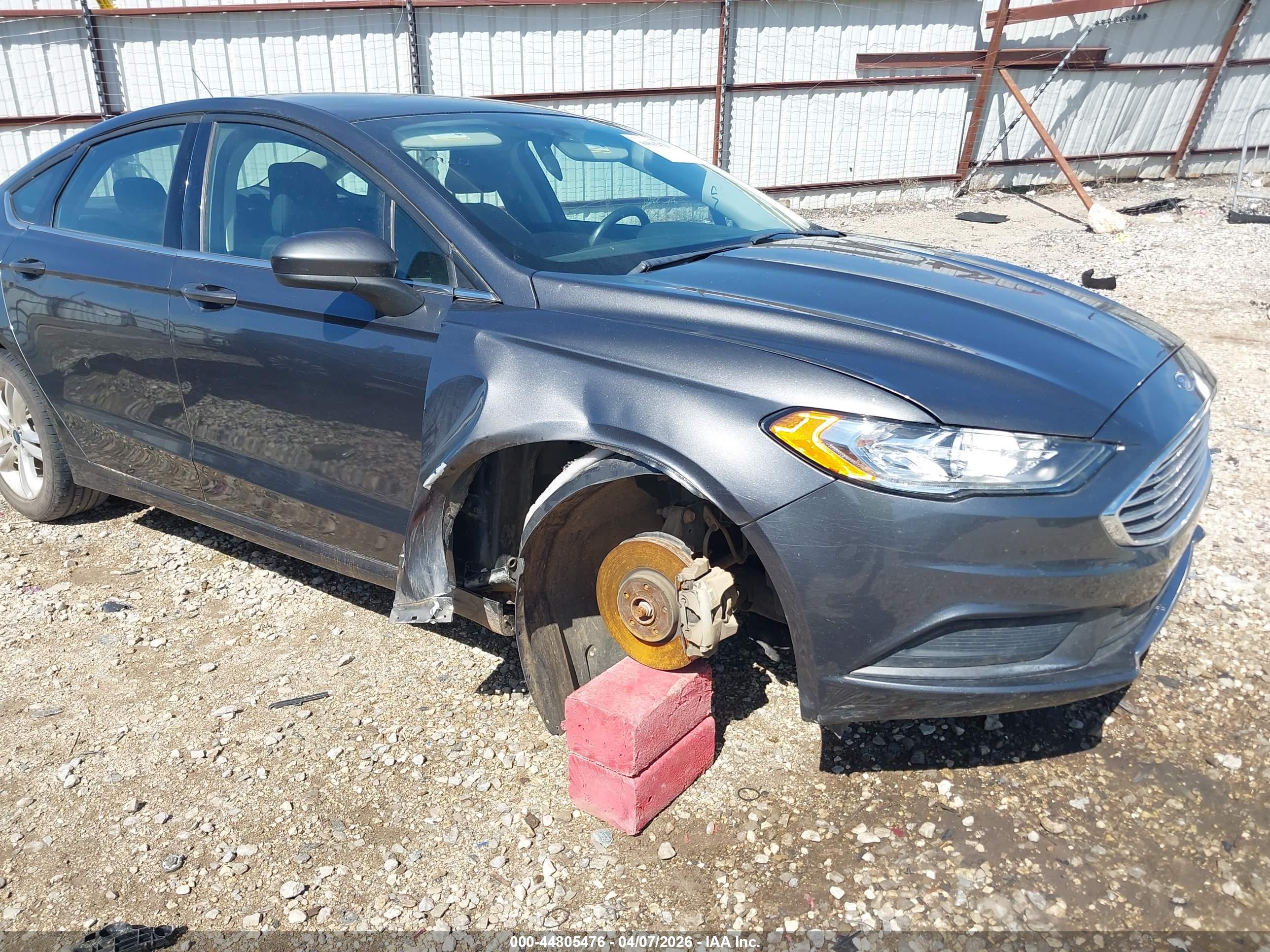 FORD FUSION image 6