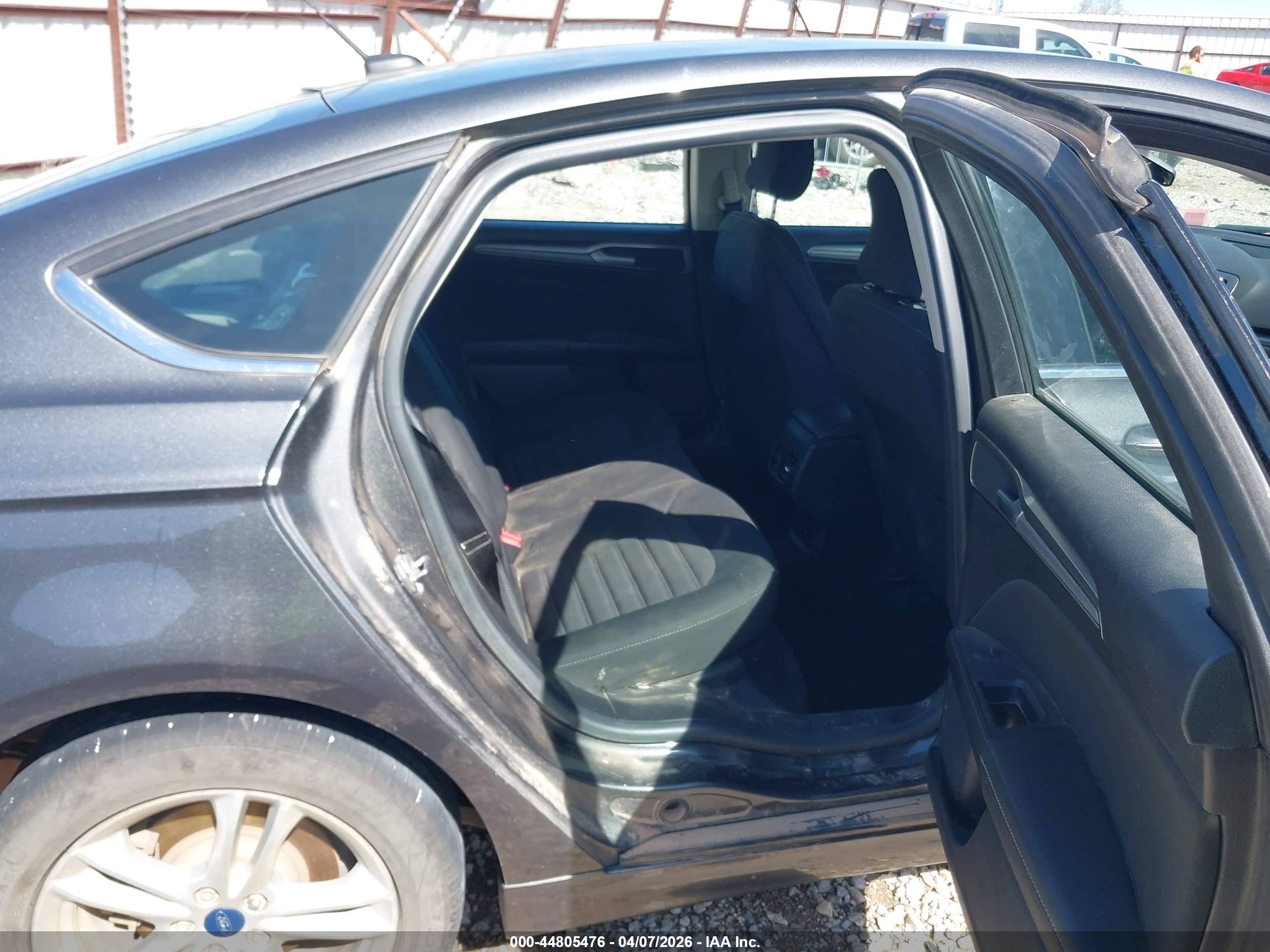 FORD FUSION image 8