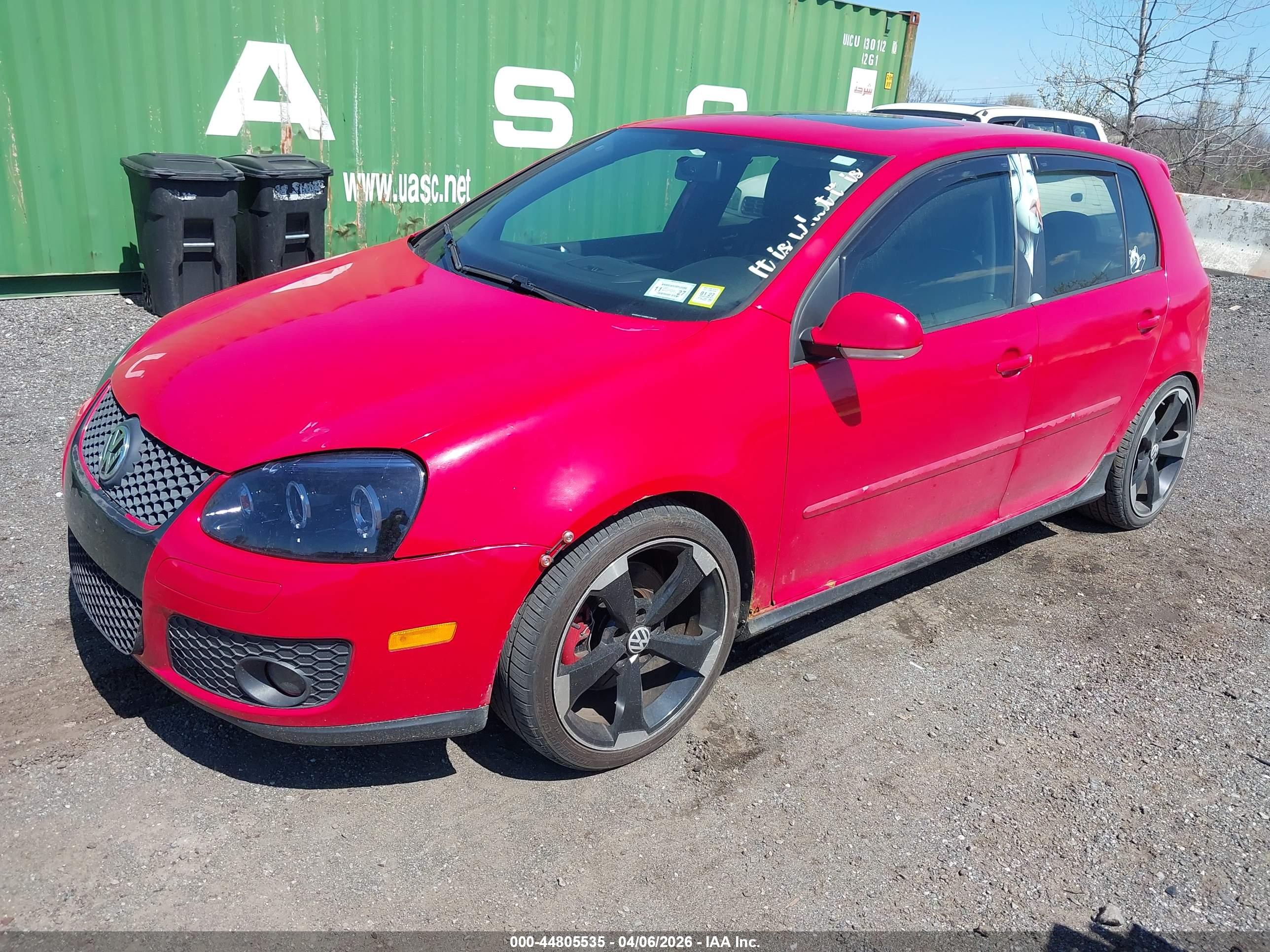 VOLKSWAGEN GTI image 2