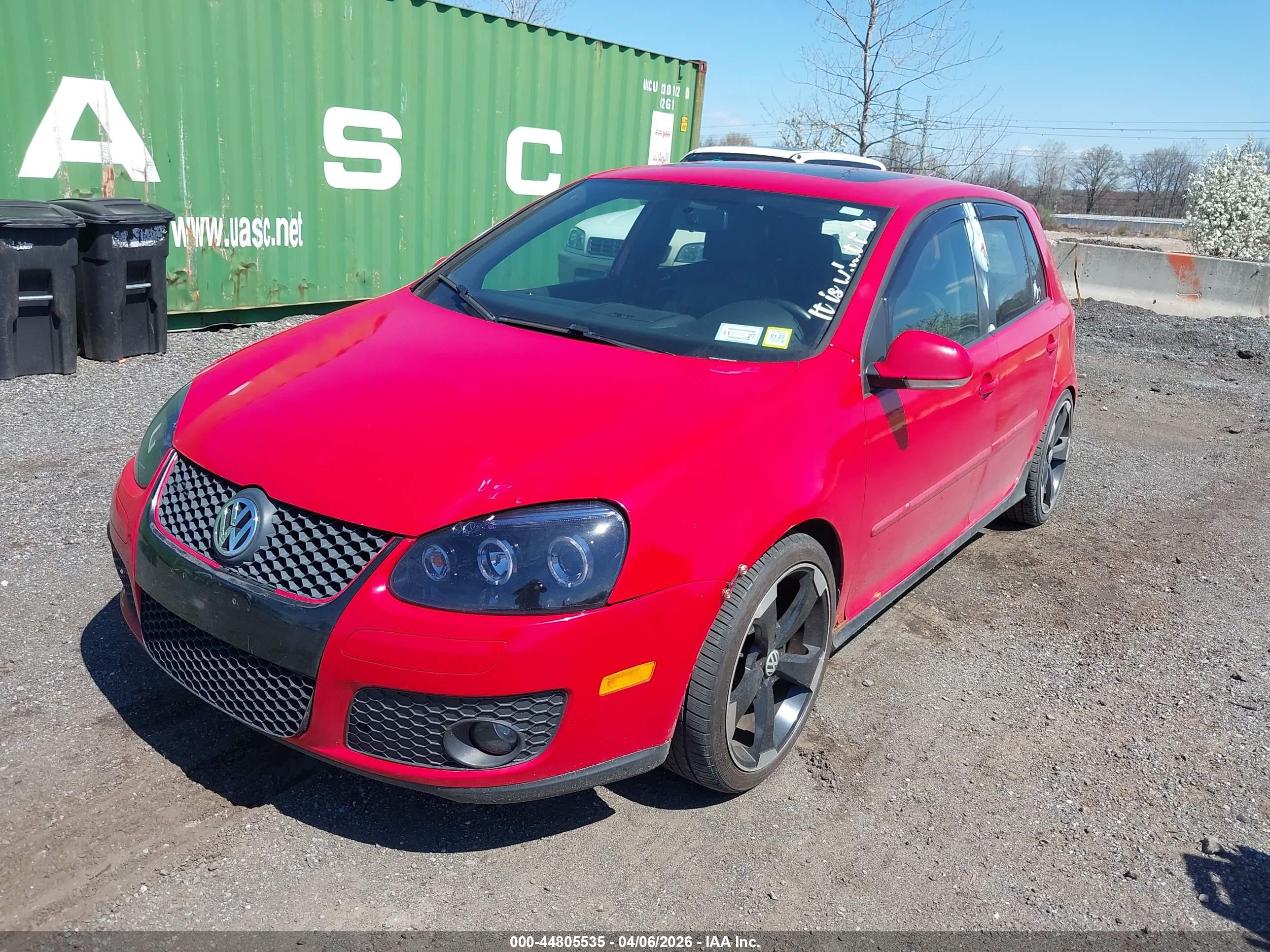 VOLKSWAGEN GTI image 6