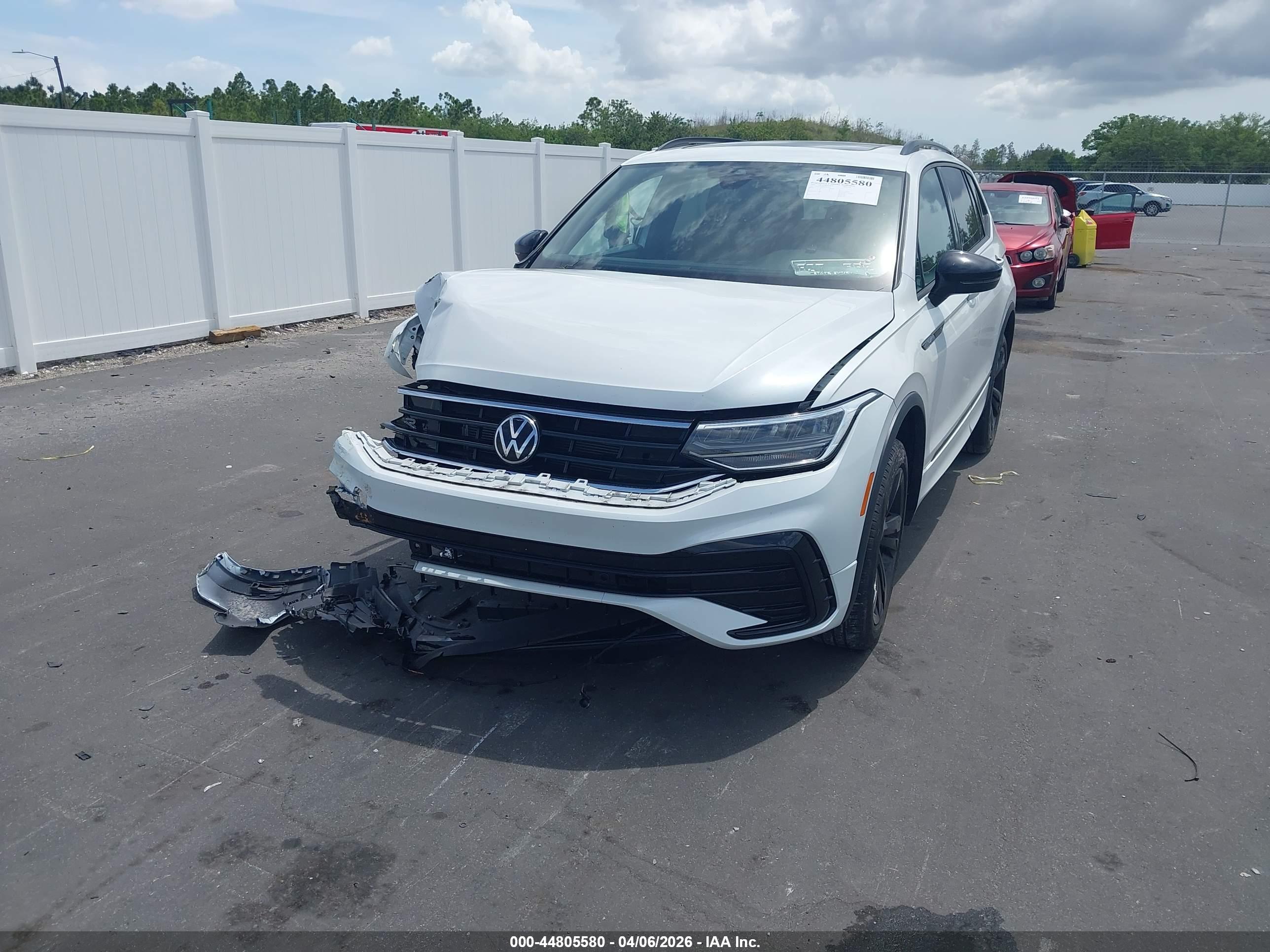 VOLKSWAGEN TIGUAN image 2