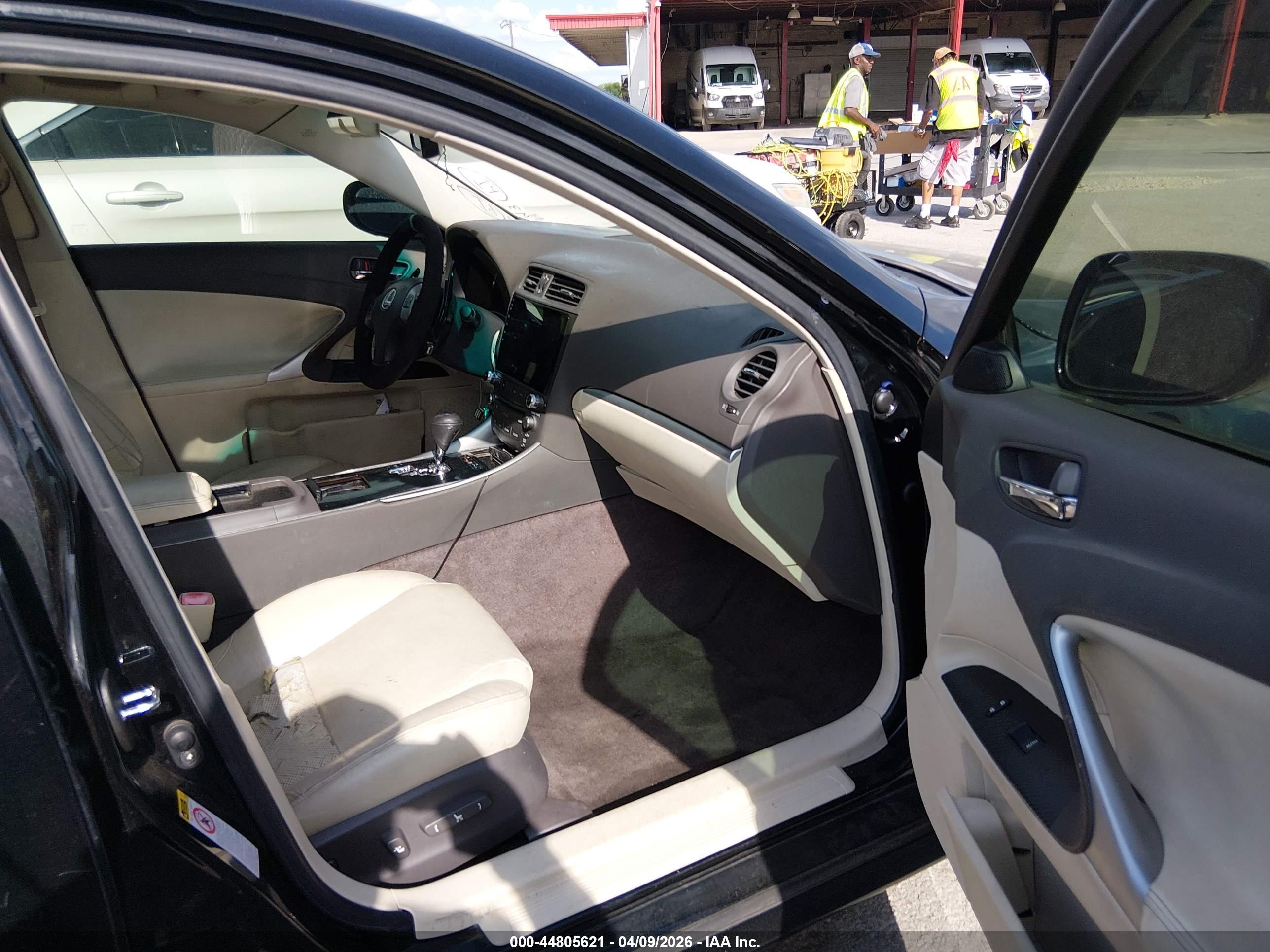 LEXUS IS image 5