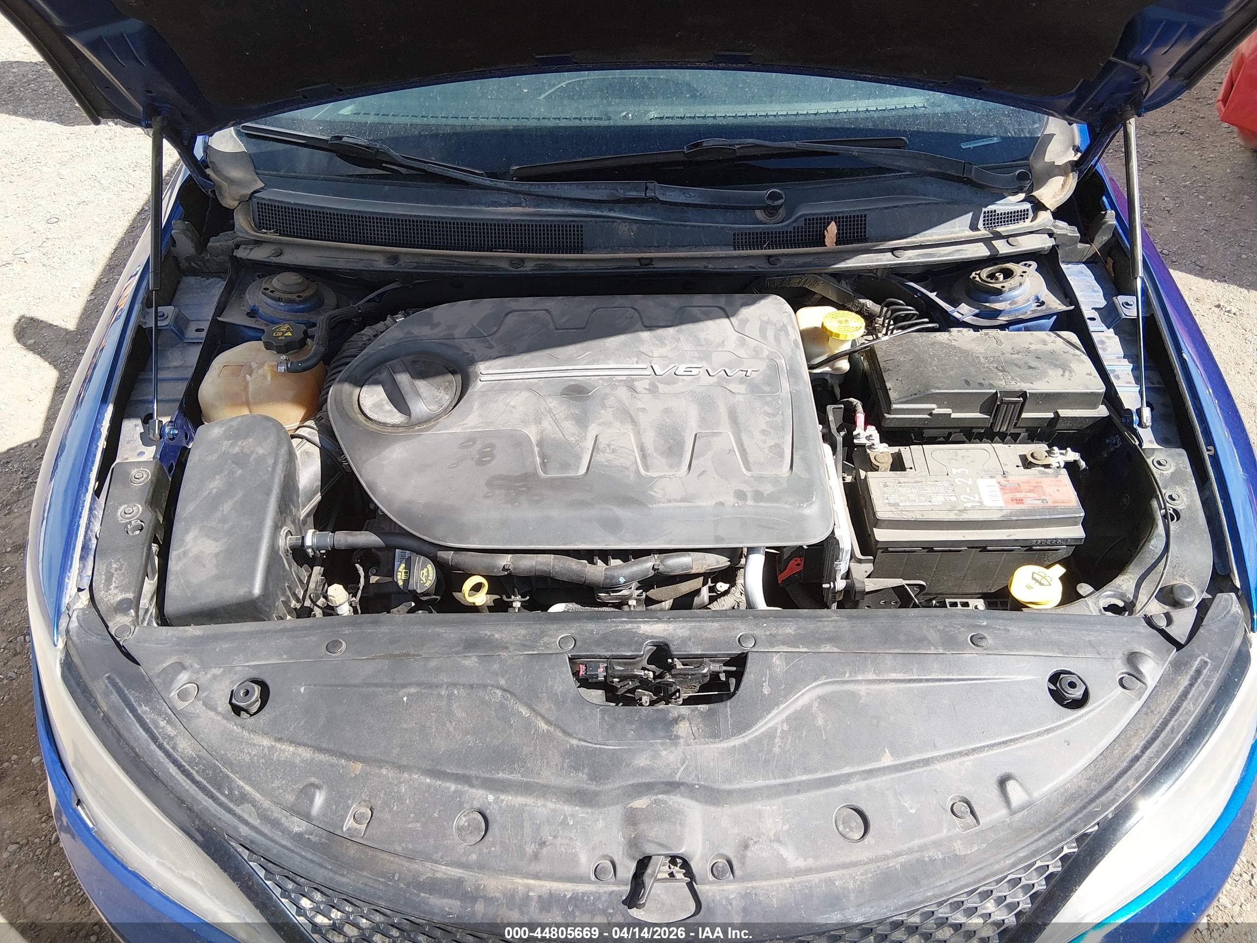 CHRYSLER 200 image 10